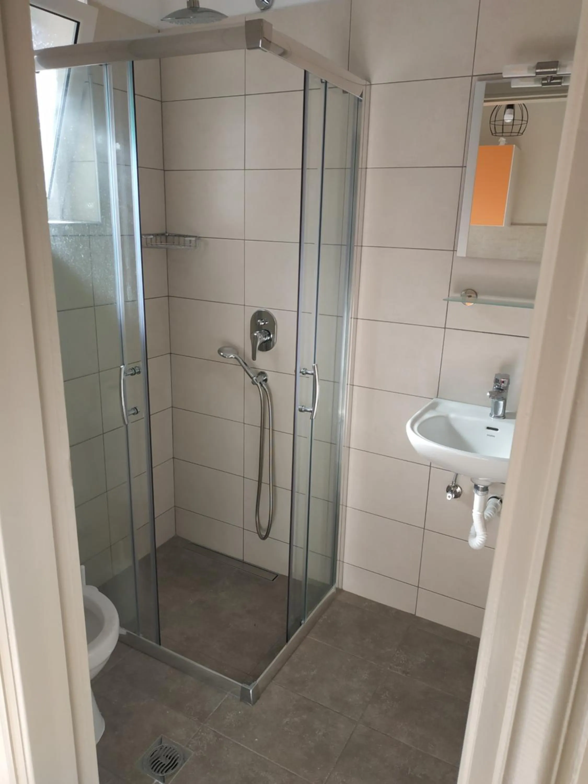 Shower in Ilaeira rooms