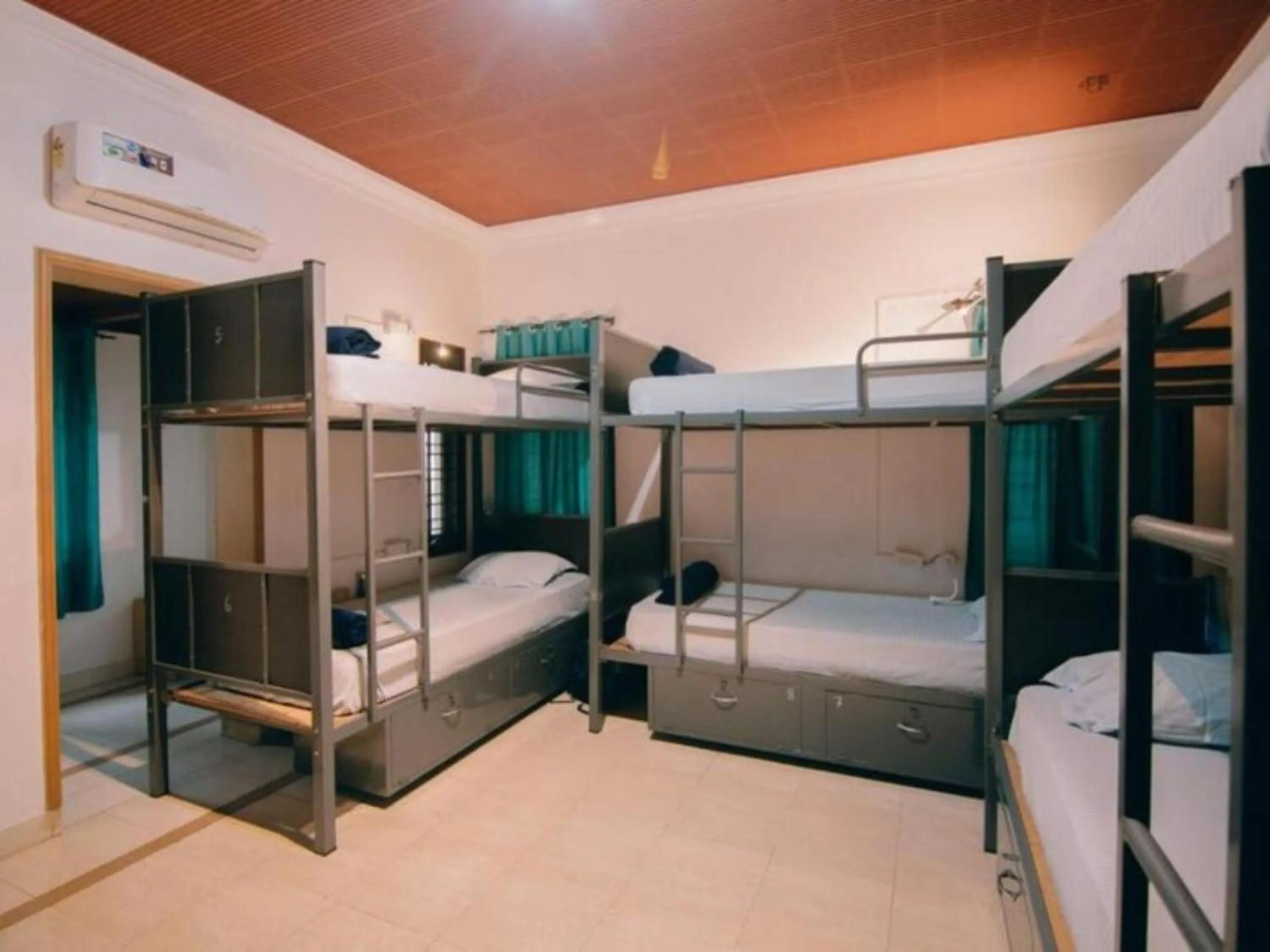 Bed in Zostel Mysore