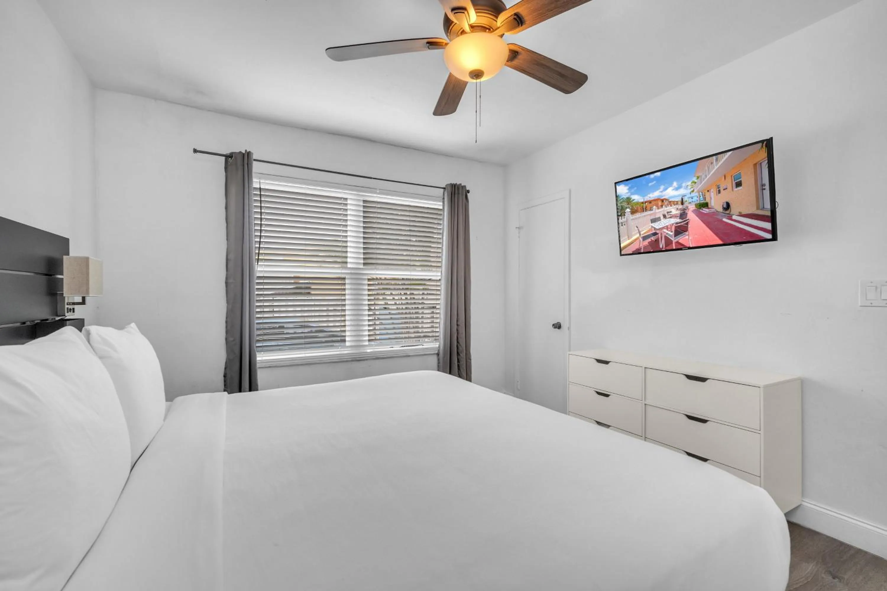 Bed in Laguna Blu Beach