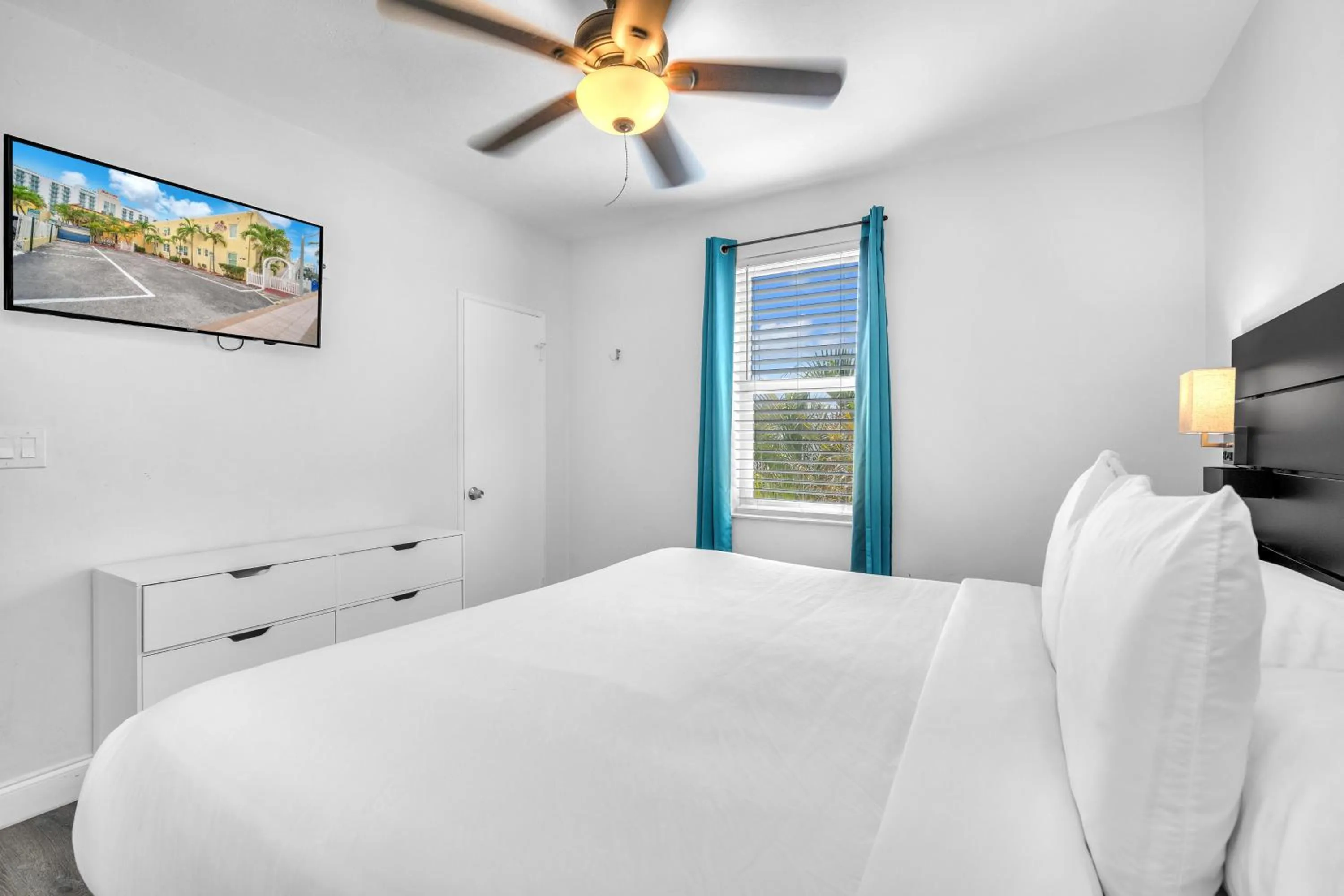 Bed in Laguna Blu Beach