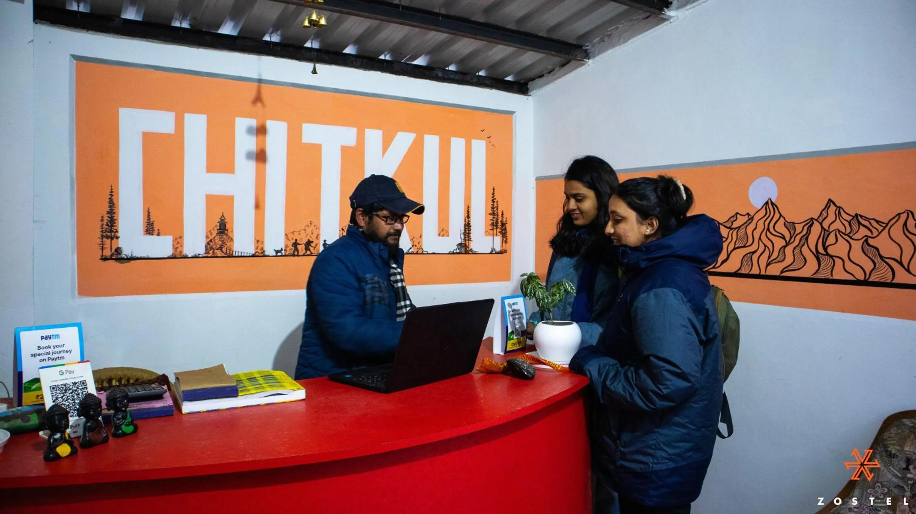 Lobby or reception in Zostel Chitkul