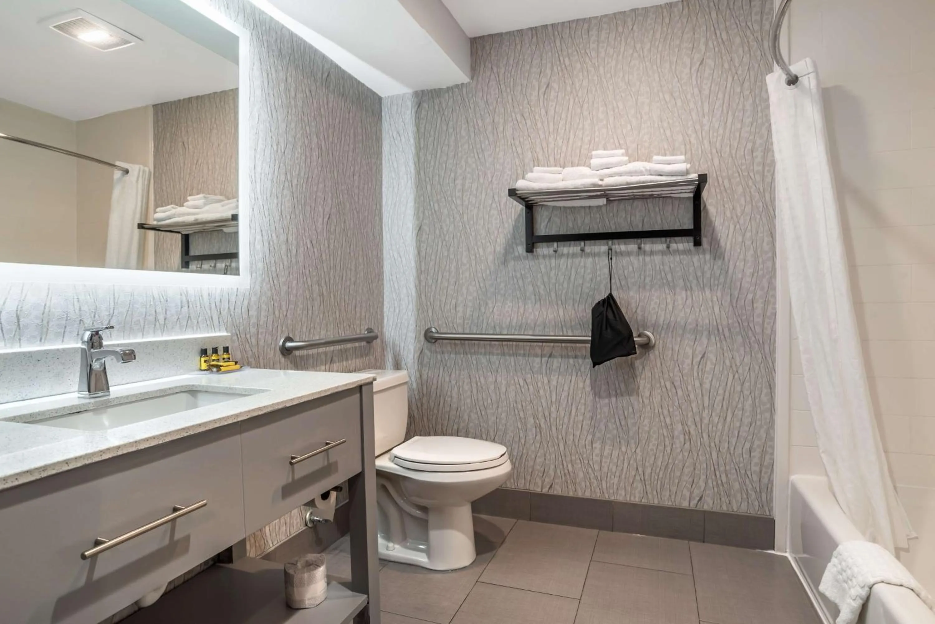 Bathroom in Best Western Plus Jackson Downtown Coliseum