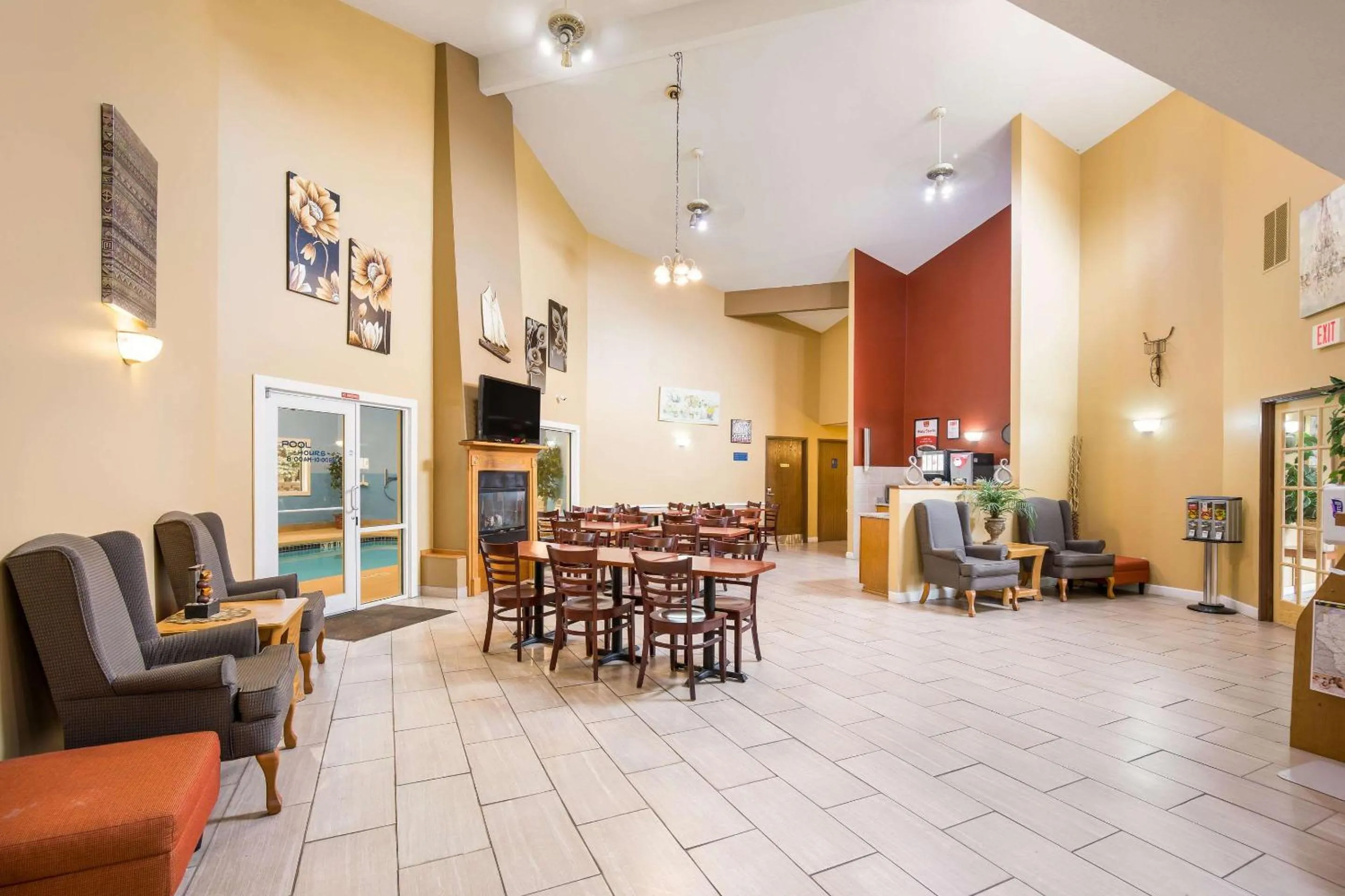 Lobby or reception in Econo Lodge Lake Mills