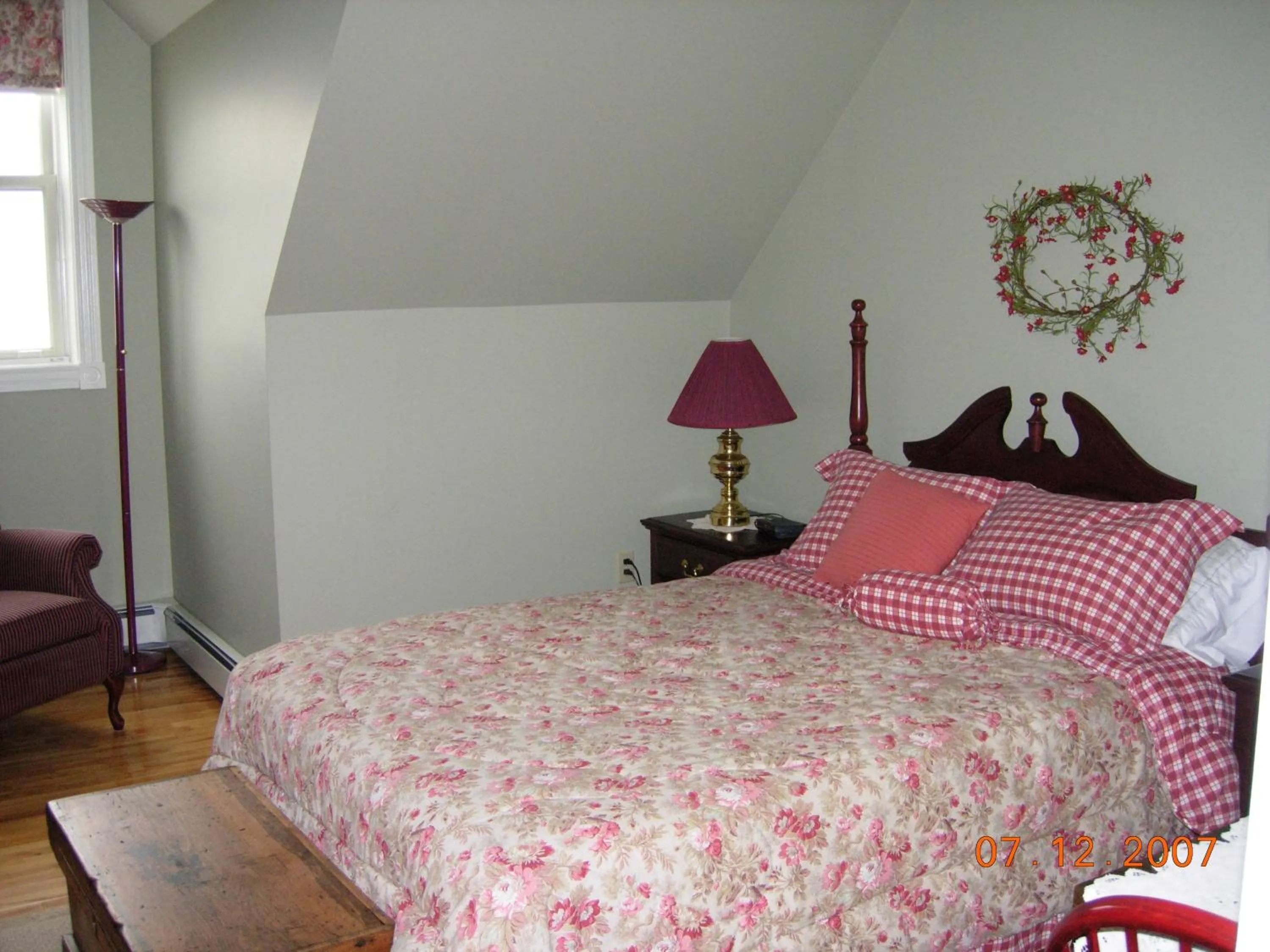 Bed in Ye Olde Argyler Lodge