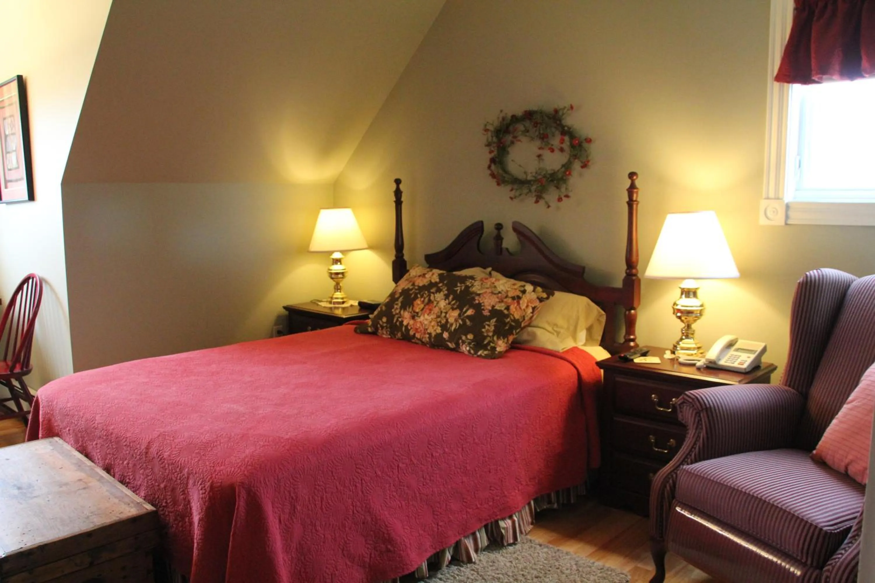 Bed in Ye Olde Argyler Lodge