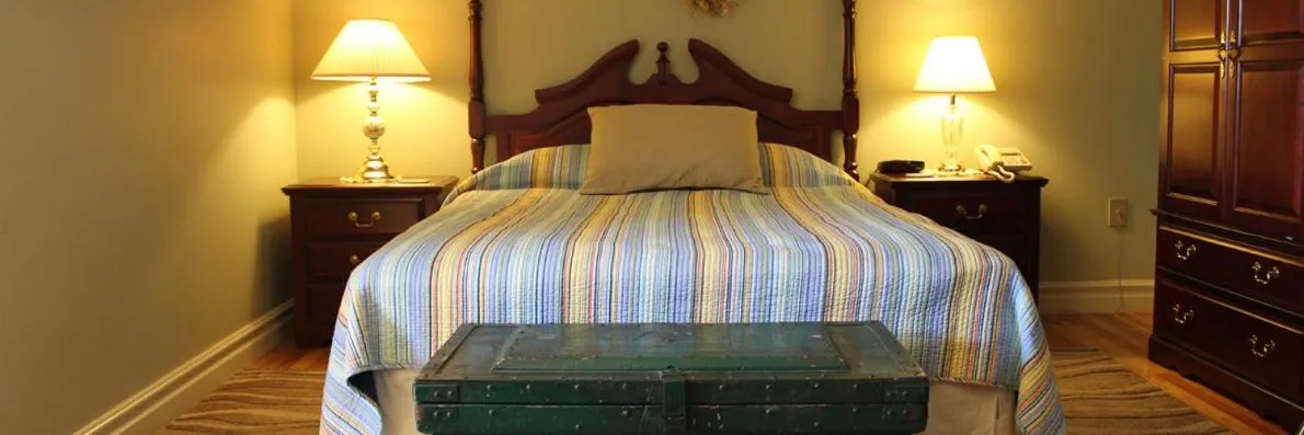 Bed in Ye Olde Argyler Lodge