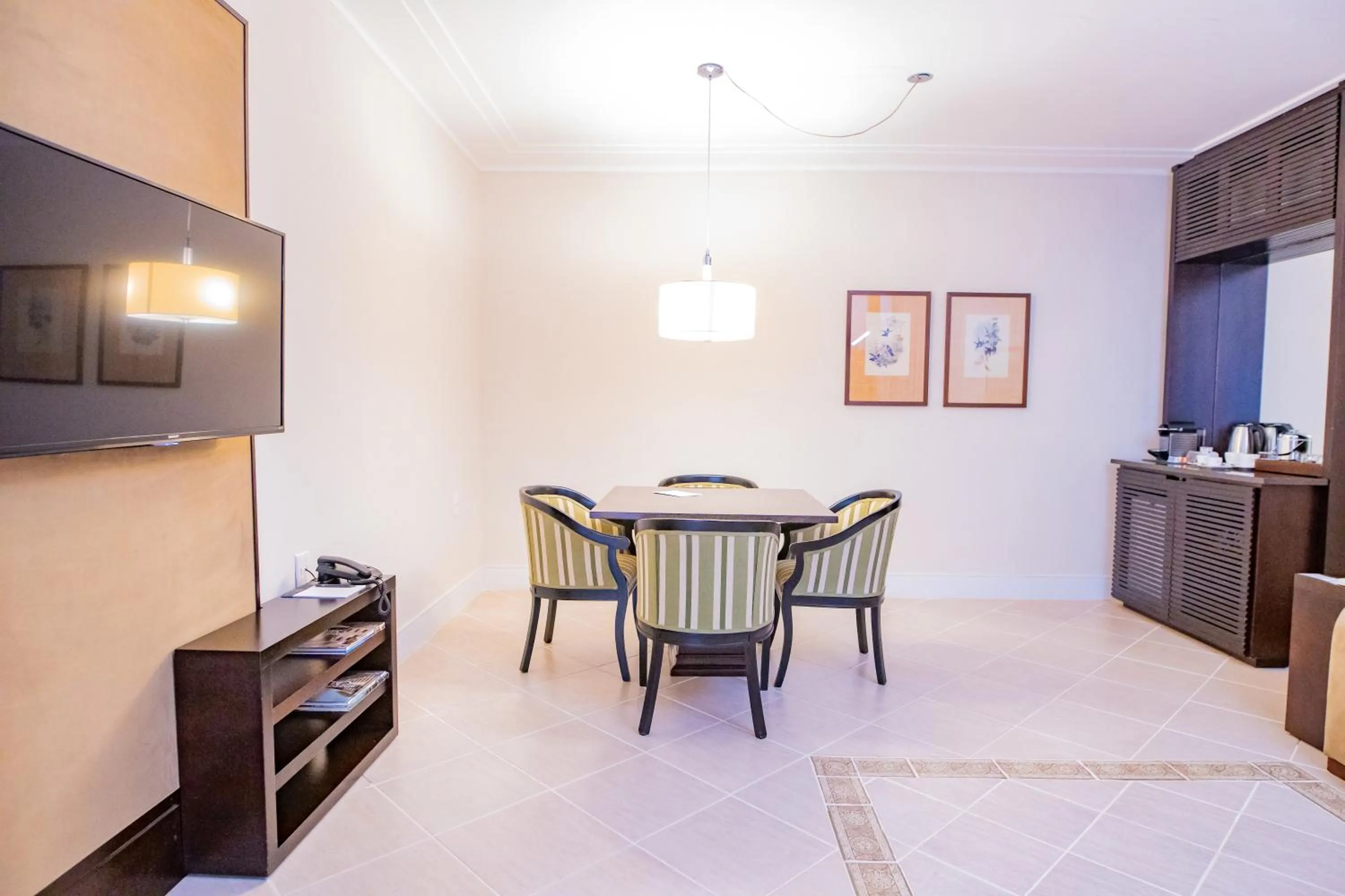 Communal lounge/ TV room in Hotel JP Ribeirão Preto Resort & Convenções by Nacional Inn