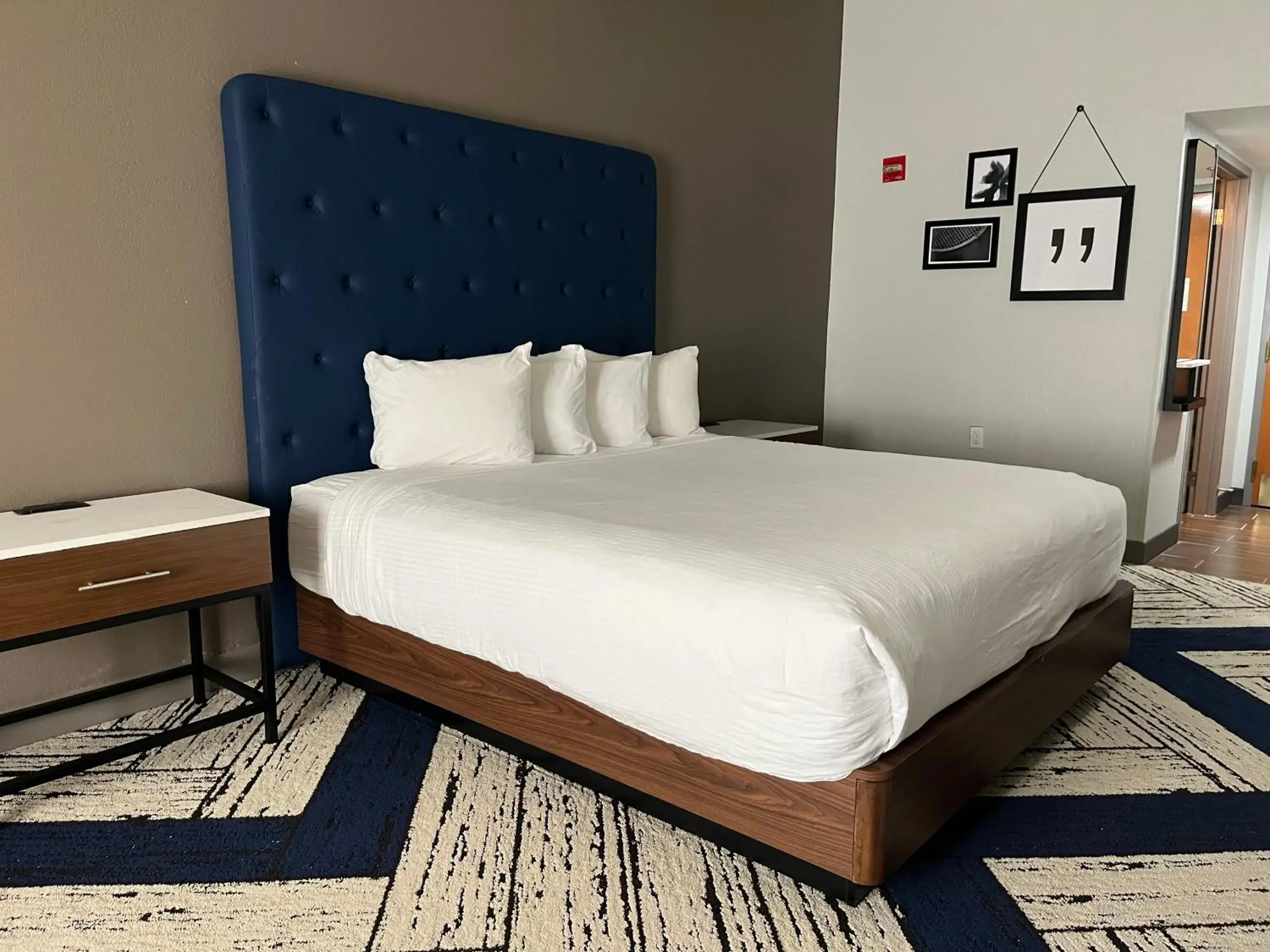 King Suite in Sky Point Hotel & Suites - Atlanta Airport King Suite in Sky Point Hotel & Suites - Atlanta Airport