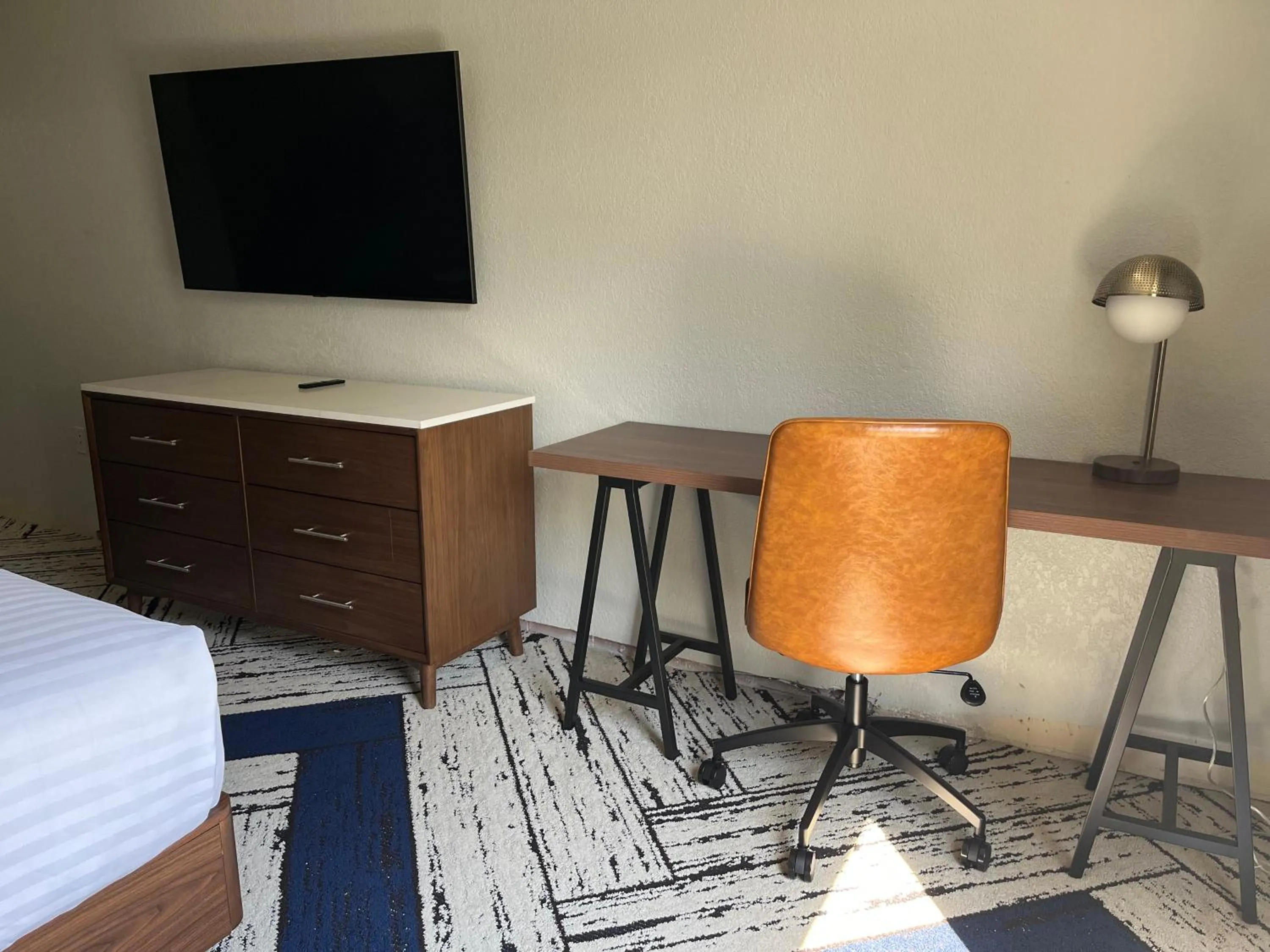 Photo of the whole room in Sky Point Hotel & Suites - Atlanta Airport