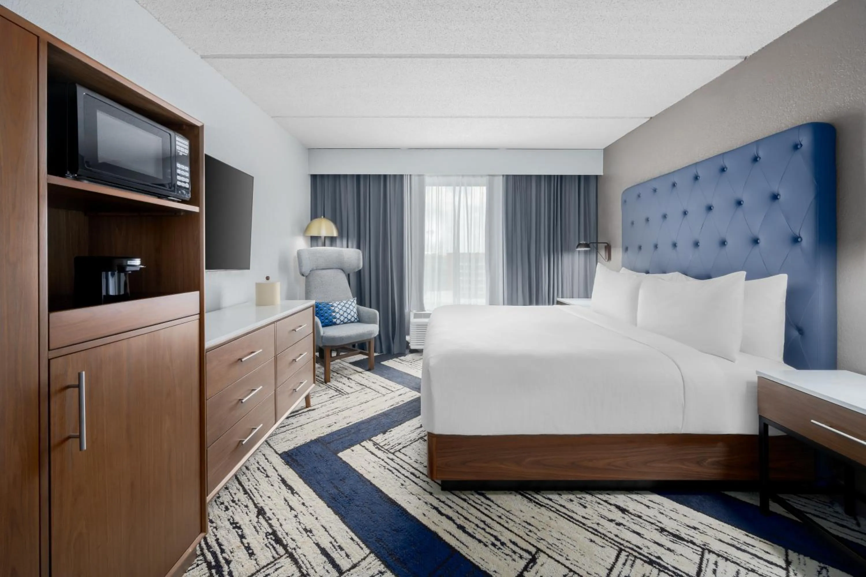 Photo of the whole room, Bed in Four Points by Sheraton College Park Atlanta Airport