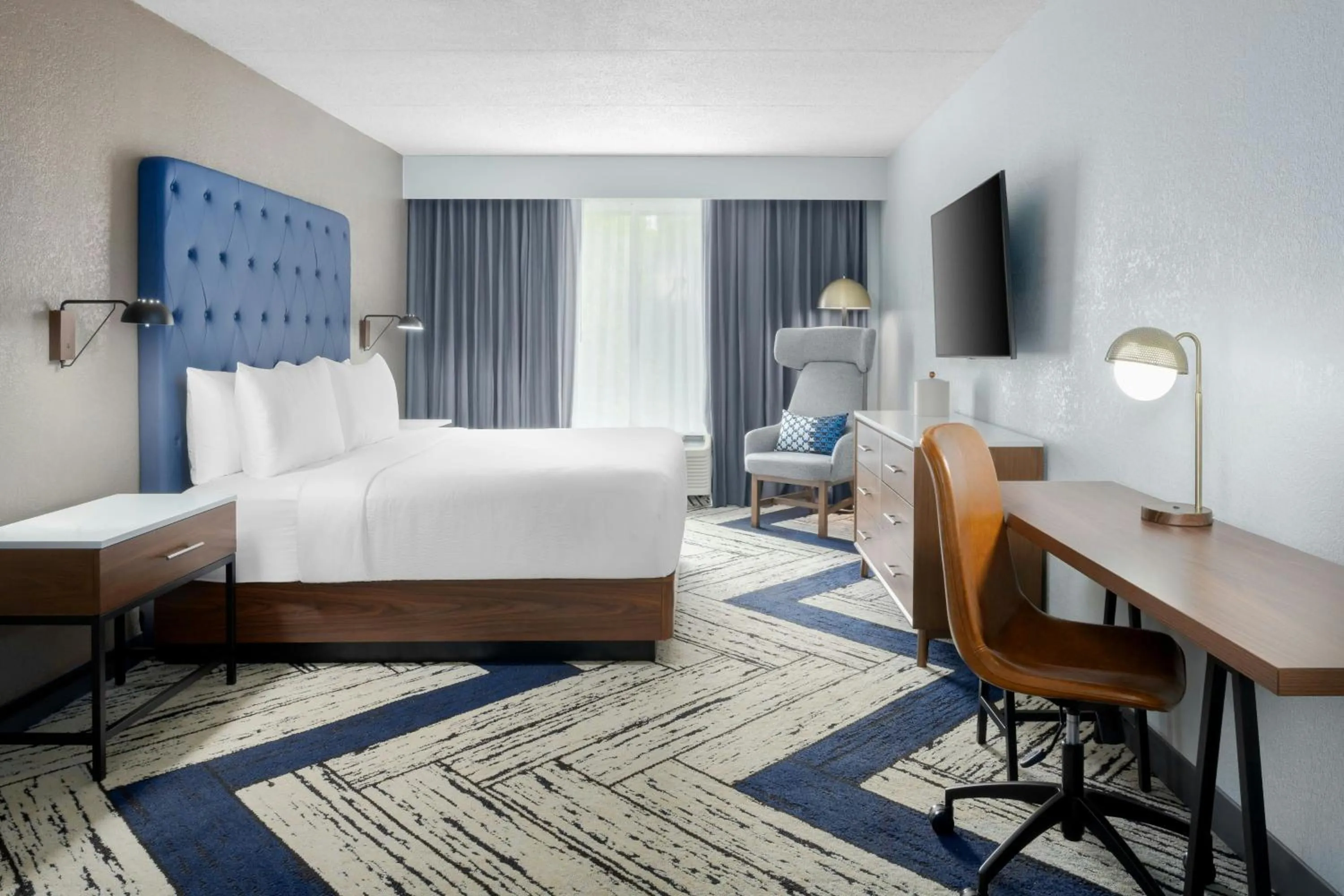 Photo of the whole room, Bed in Four Points by Sheraton College Park Atlanta Airport