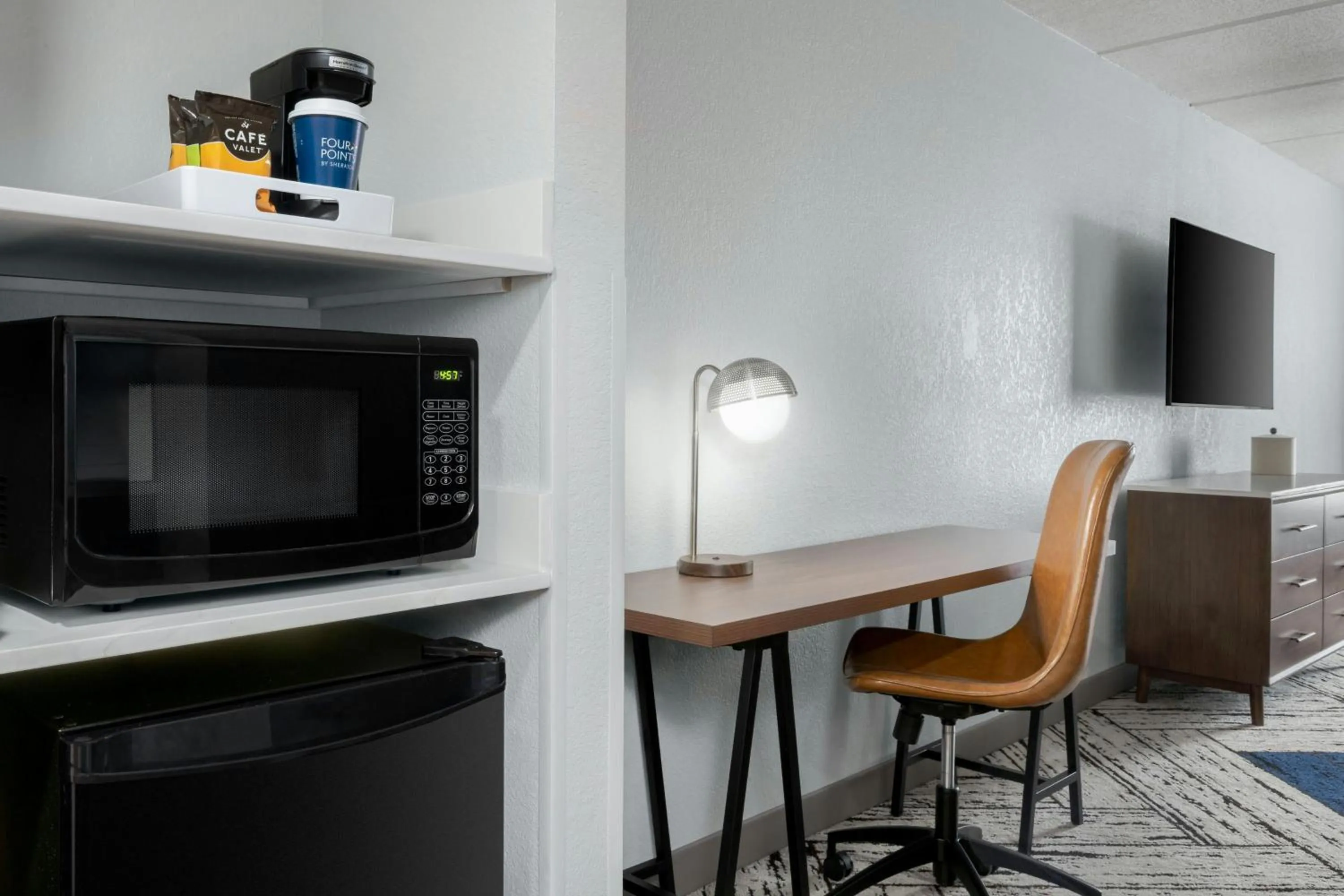 Photo of the whole room in Four Points by Sheraton College Park Atlanta Airport