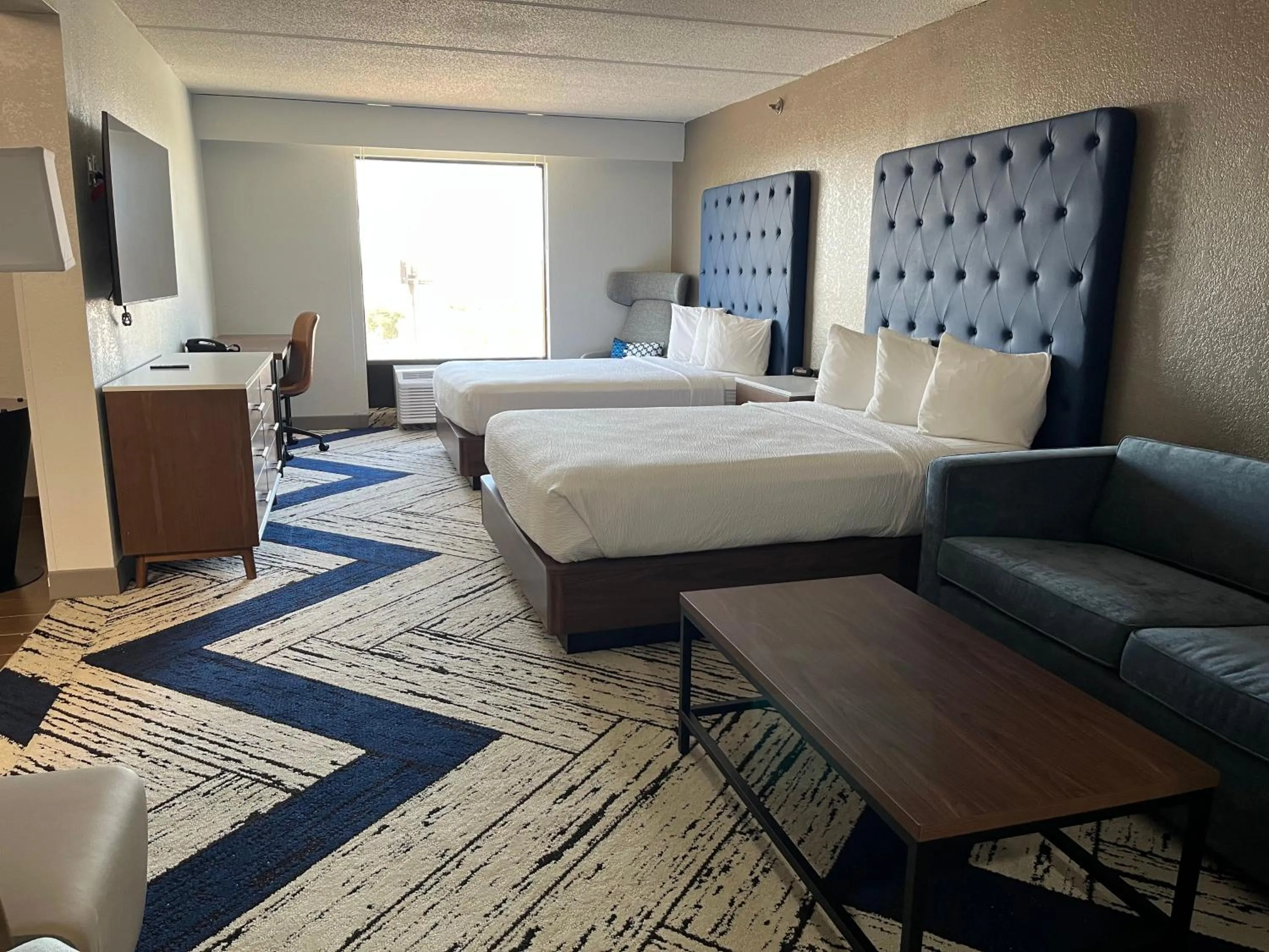 Photo of the whole room, Bed in Sky Point Hotel & Suites - Atlanta Airport