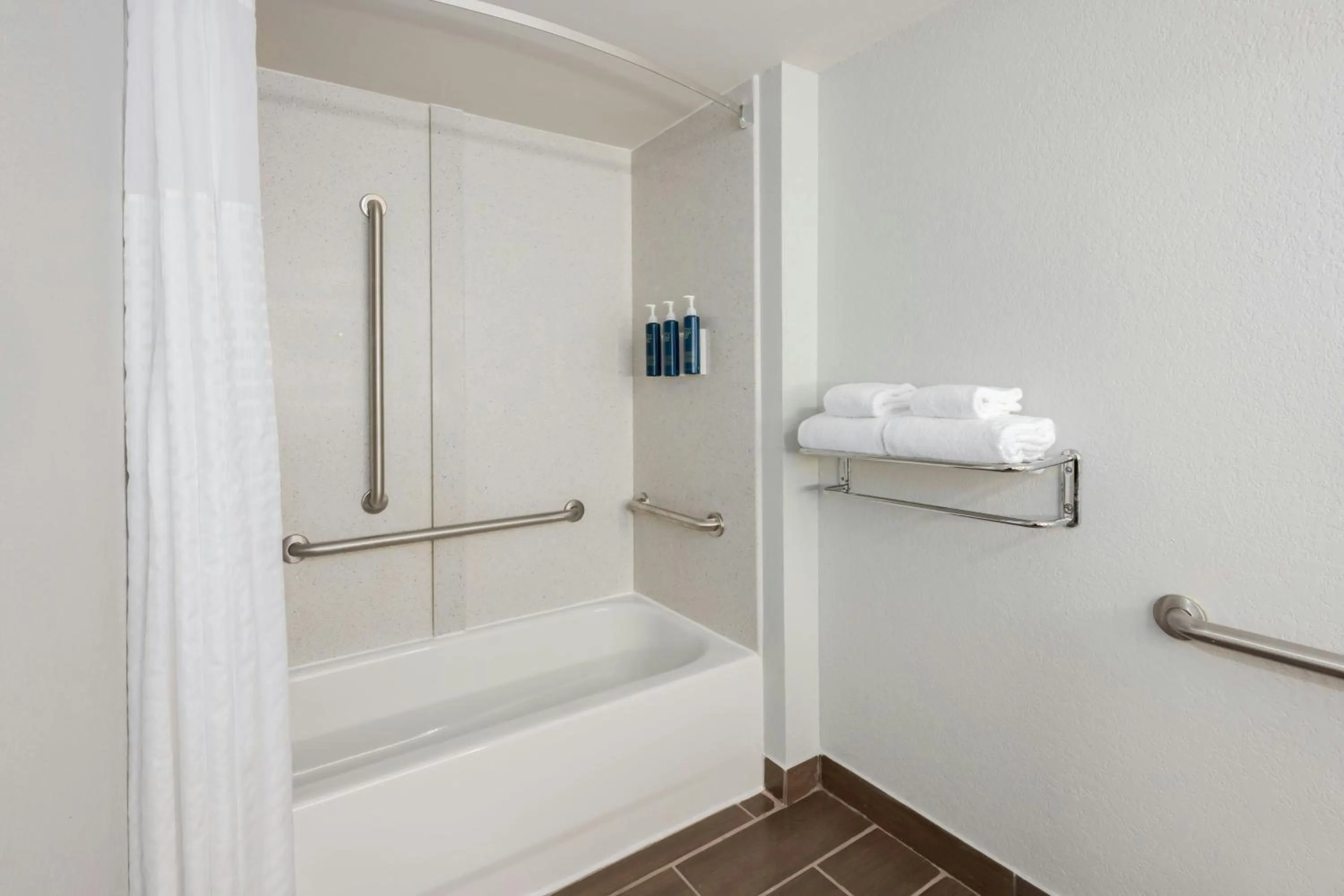 Photo of the whole room in Four Points by Sheraton College Park Atlanta Airport