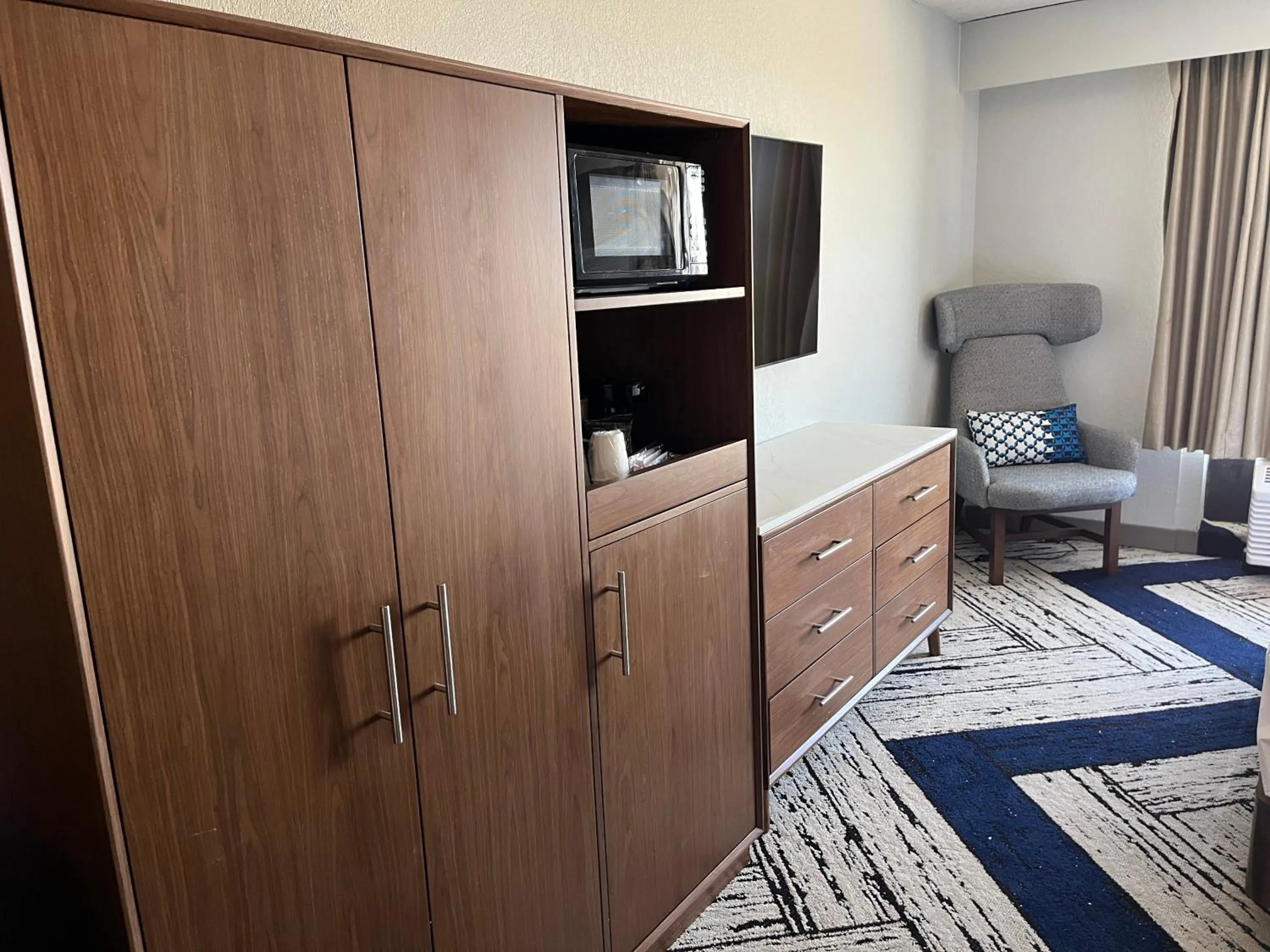 Photo of the whole room in Sky Point Hotel & Suites - Atlanta Airport