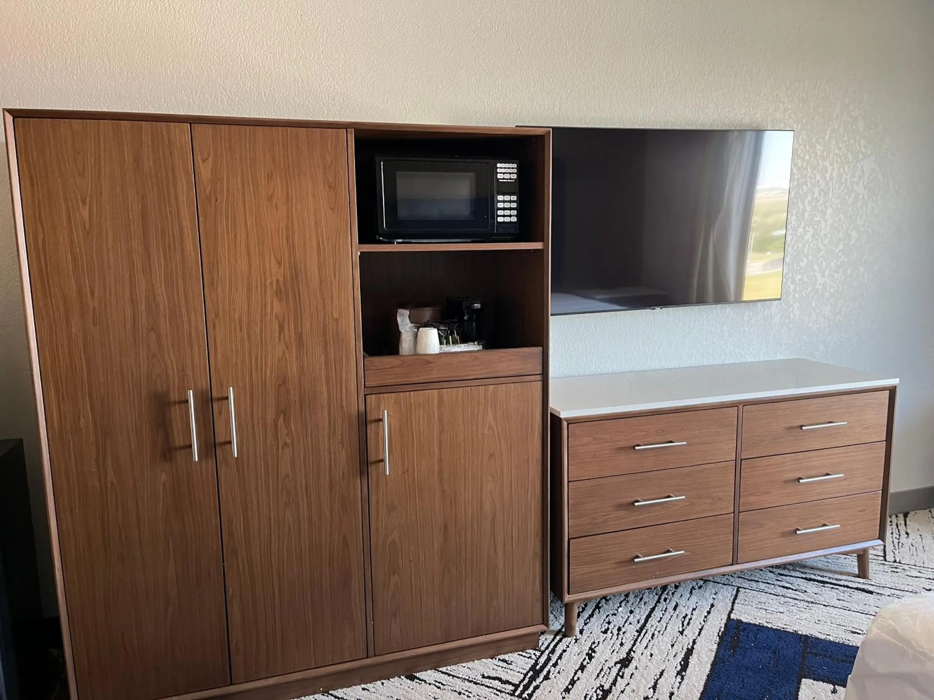 Photo of the whole room in Sky Point Hotel & Suites - Atlanta Airport