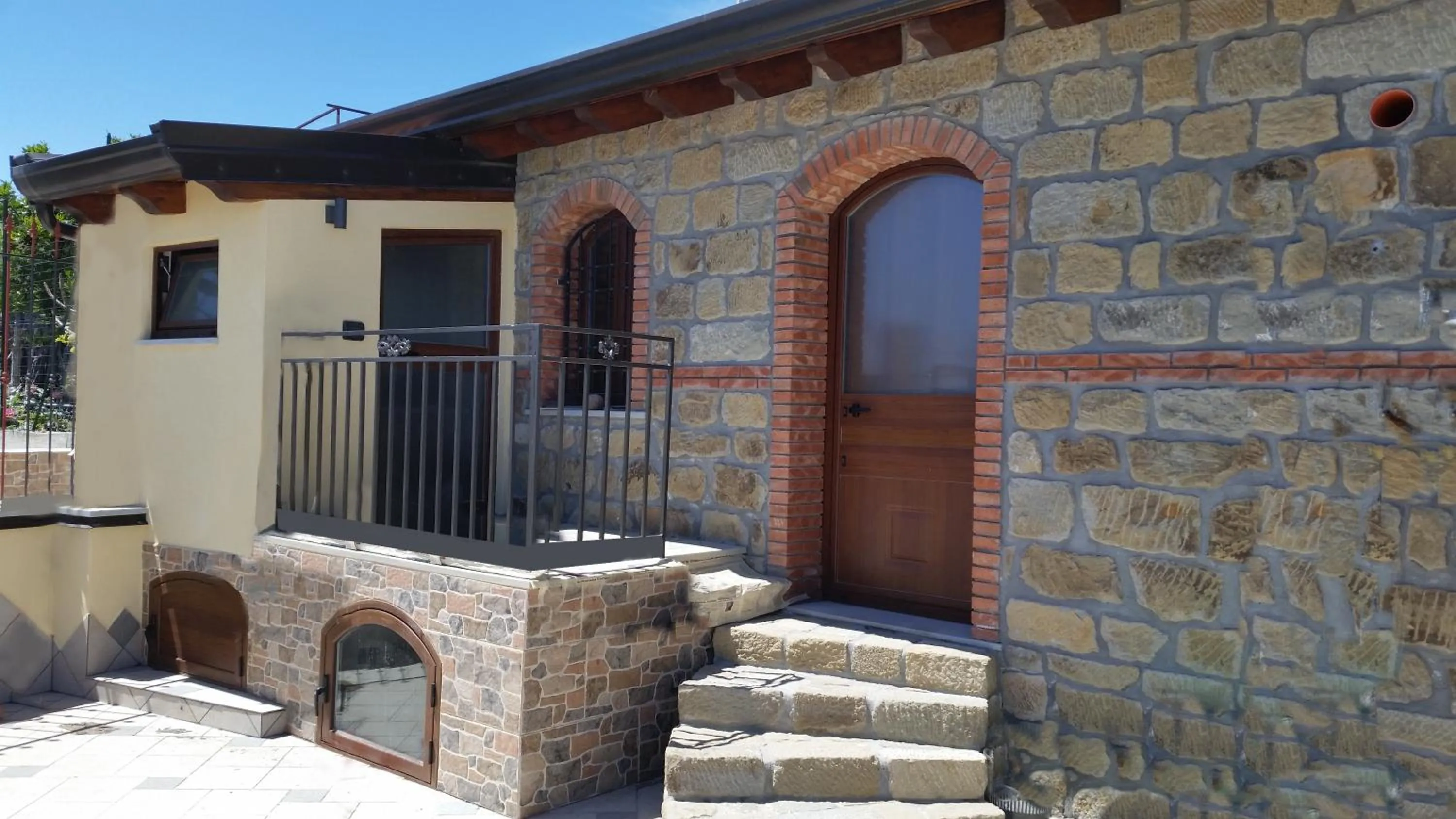 Facade/entrance in Casal Trinacria