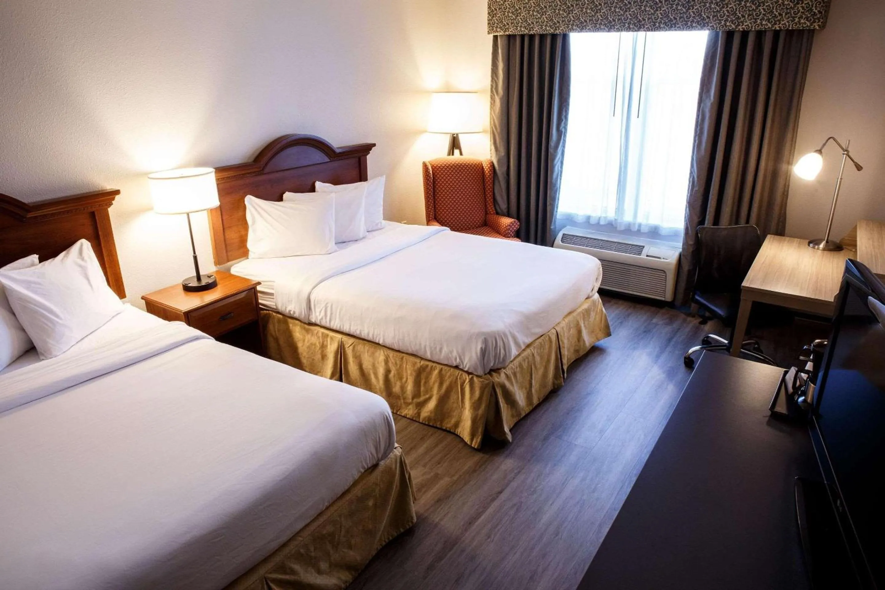 Bedroom, Bed in Country Inn & Suites by Radisson, Harrisburg West Mechanicsburg