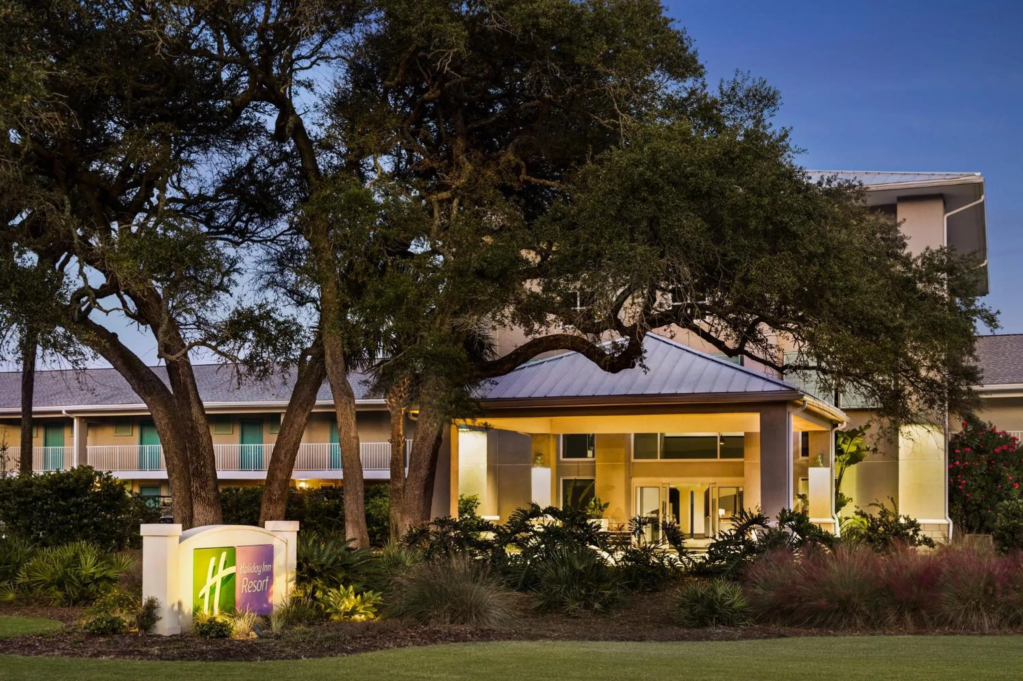 Property building in Holiday Inn Resort Jekyll Island by IHG