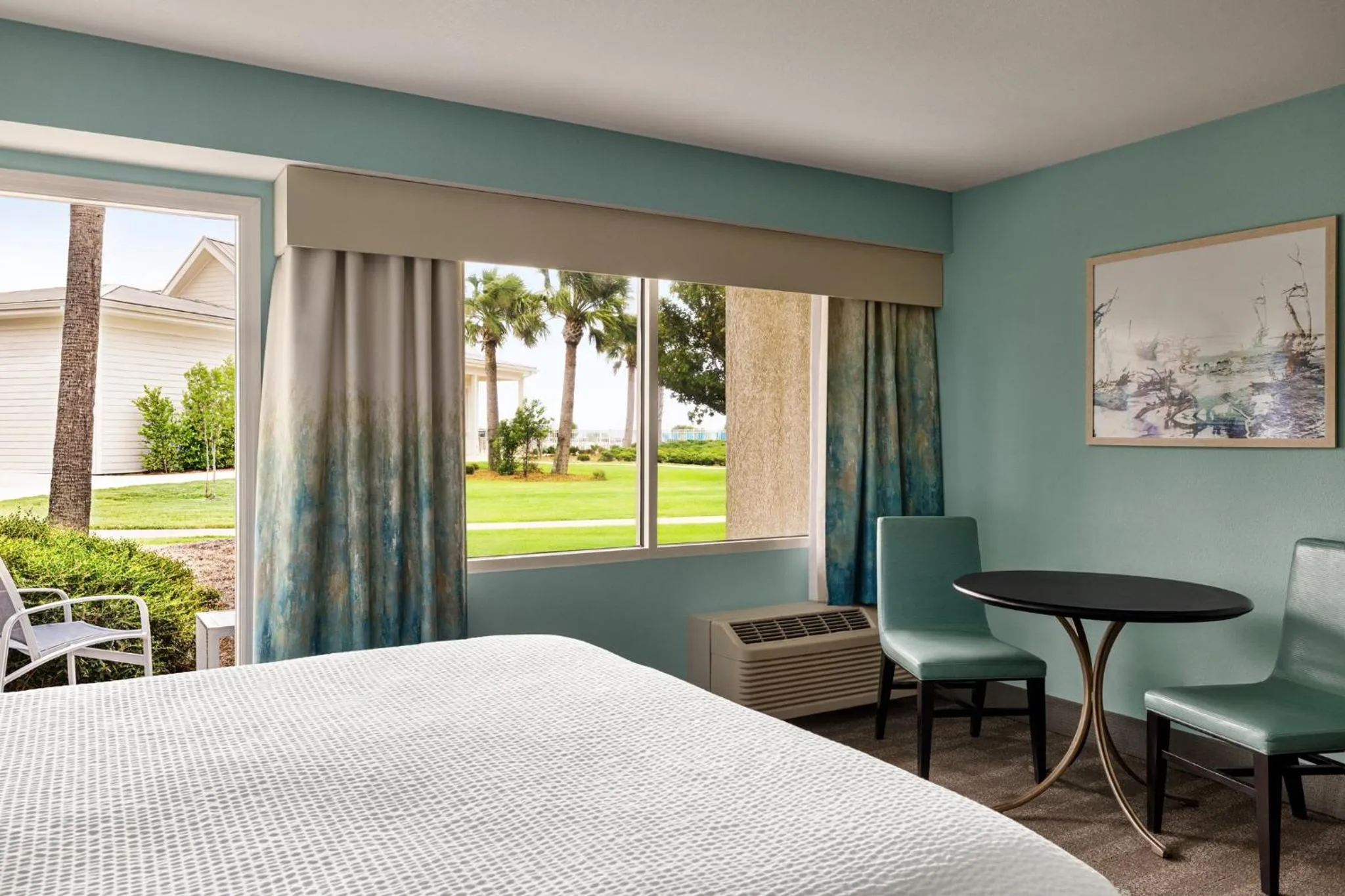 Photo of the whole room, Bed in Holiday Inn Resort Jekyll Island by IHG