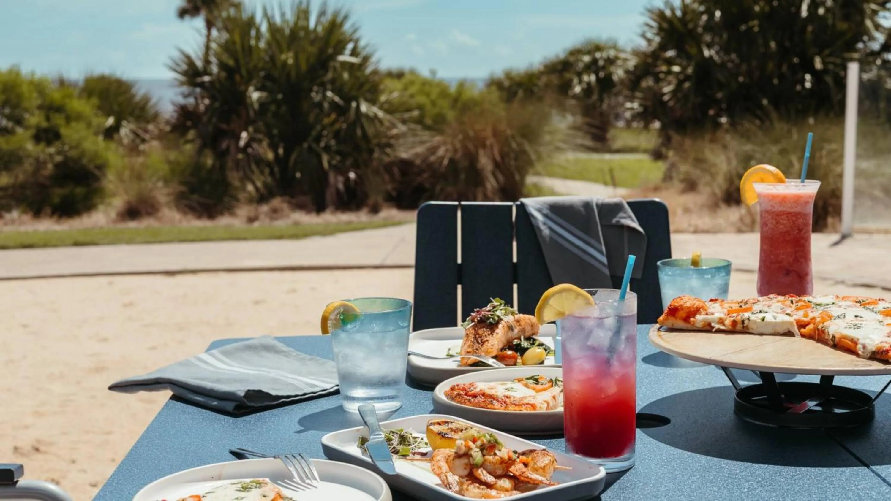 Restaurant/places to eat in Holiday Inn Resort Jekyll Island by IHG