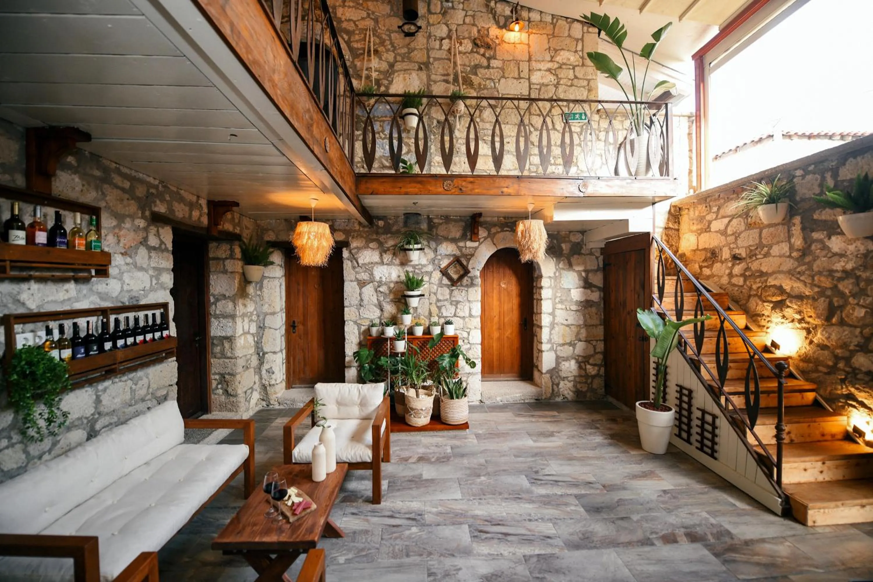 Inner courtyard view in Mahzen Alaçatı