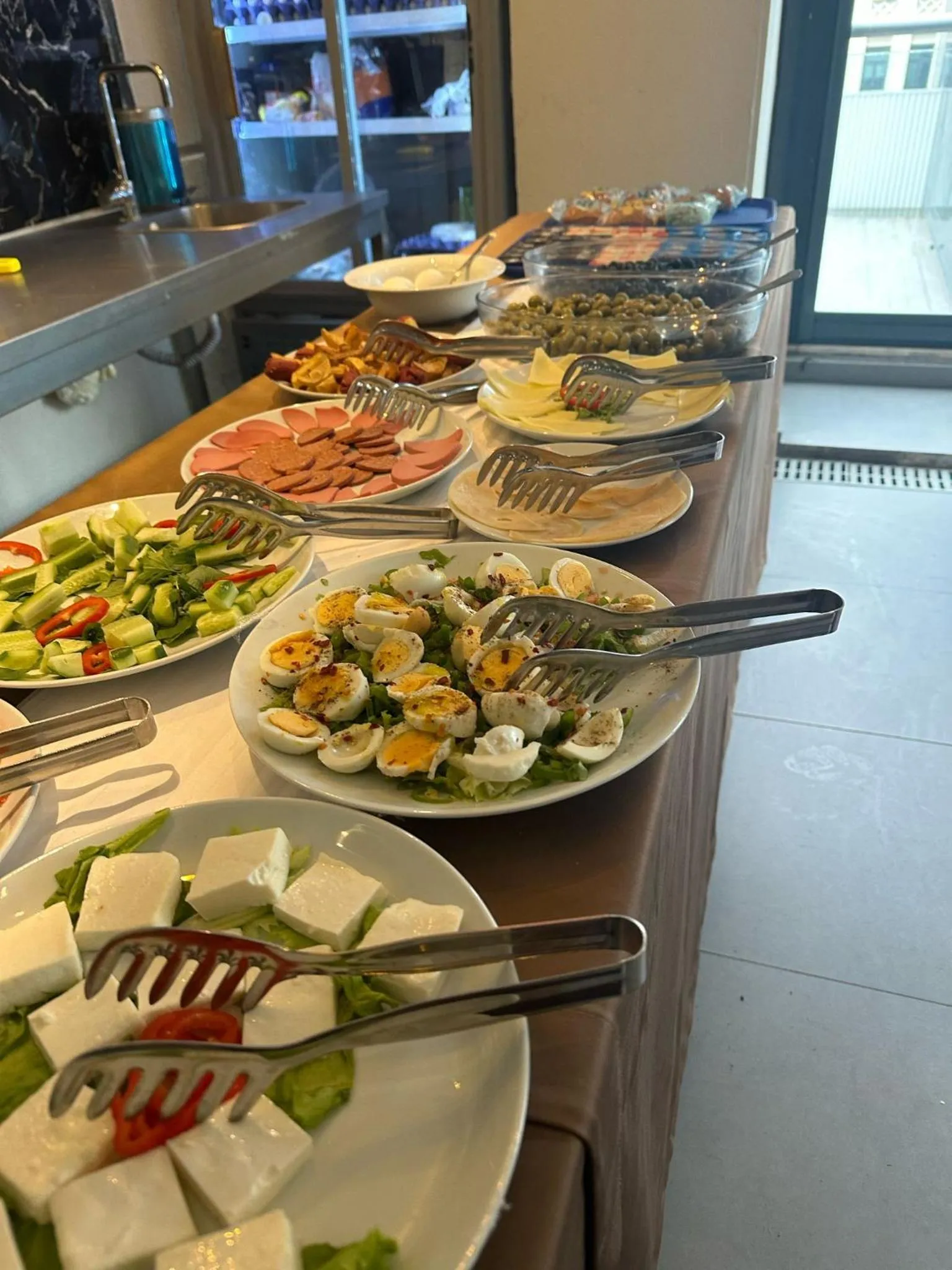 Restaurant/places to eat in Medproper Suites Airport