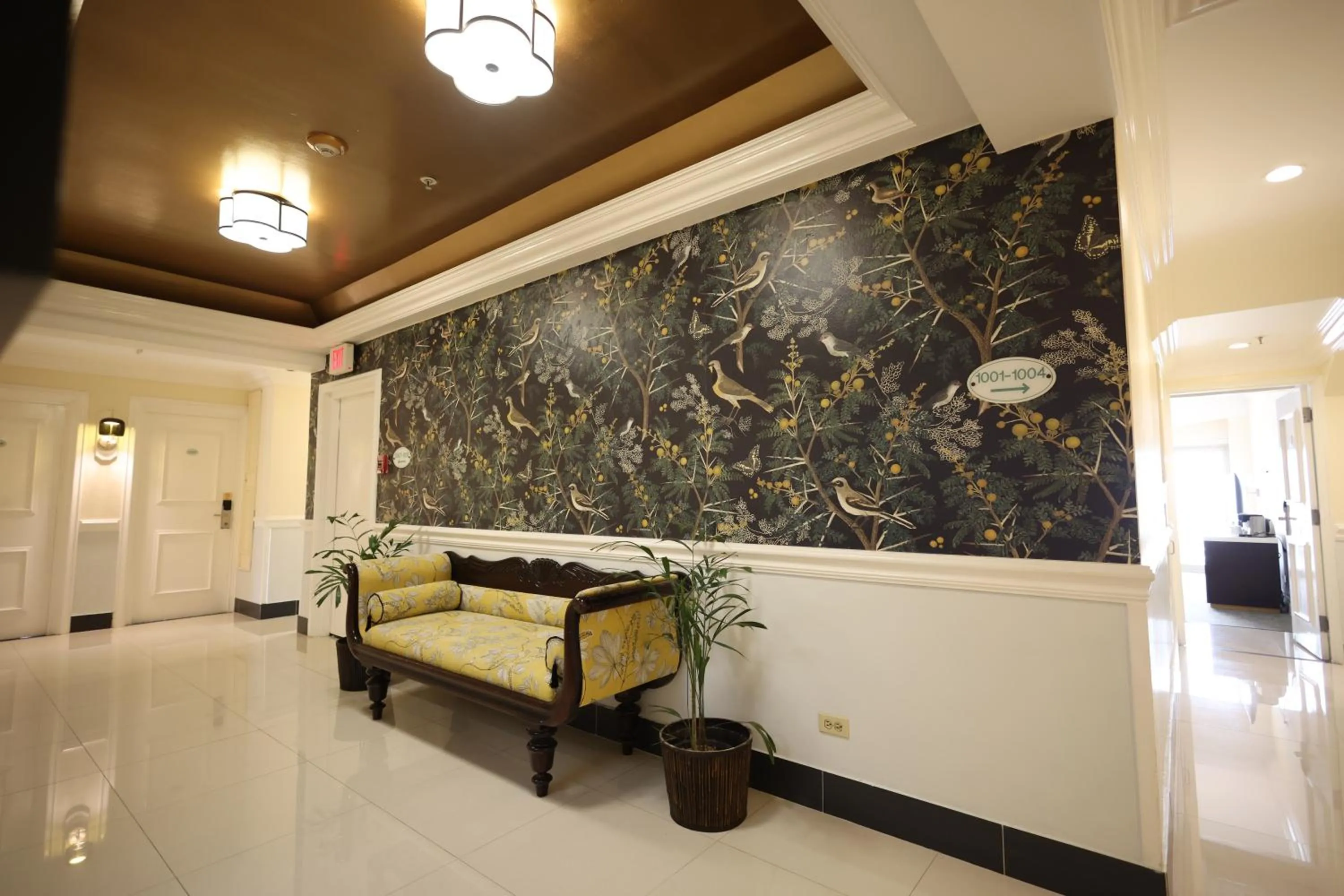 Lobby or reception in Courtleigh Hotel & Suites