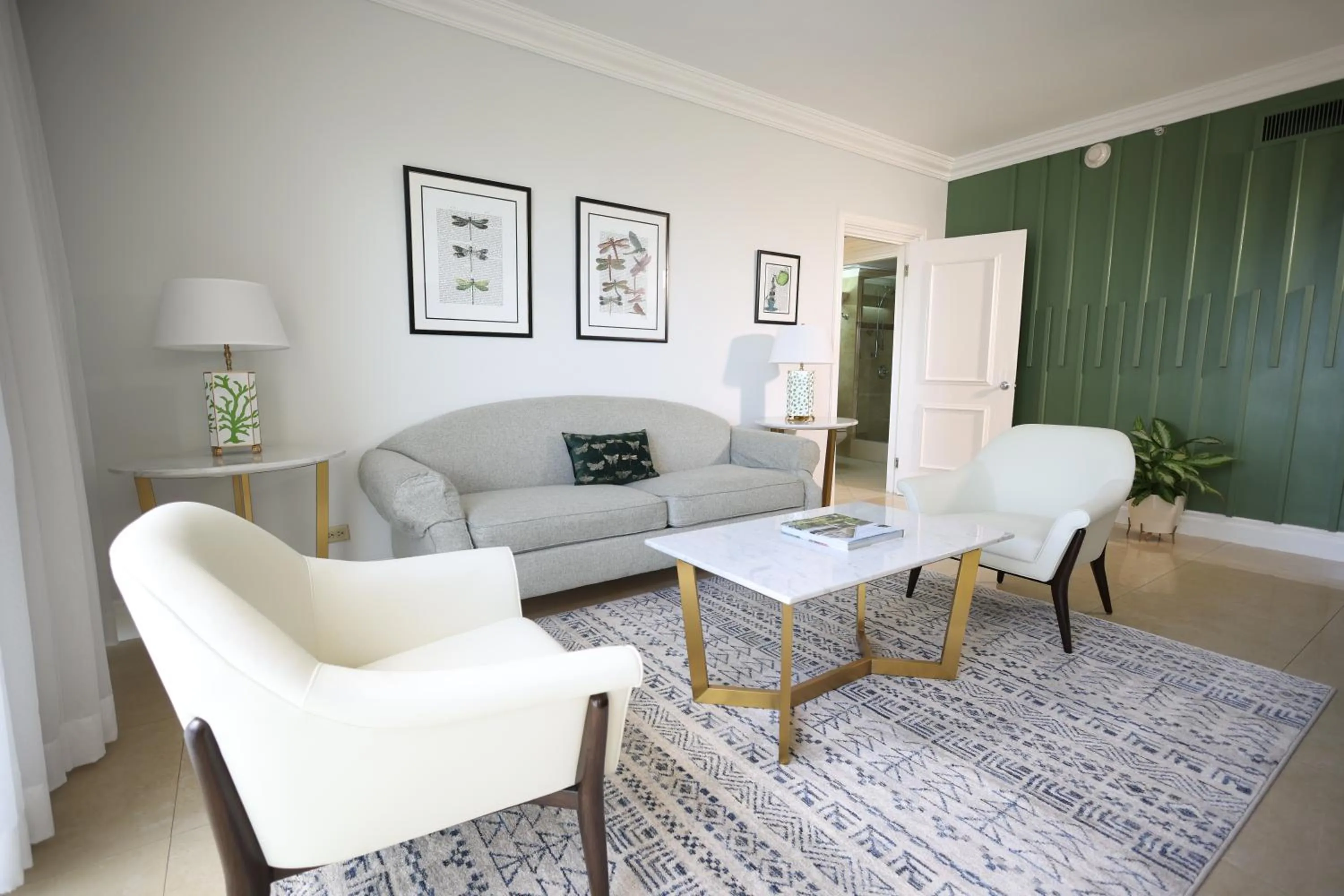 Living room in Courtleigh Hotel & Suites