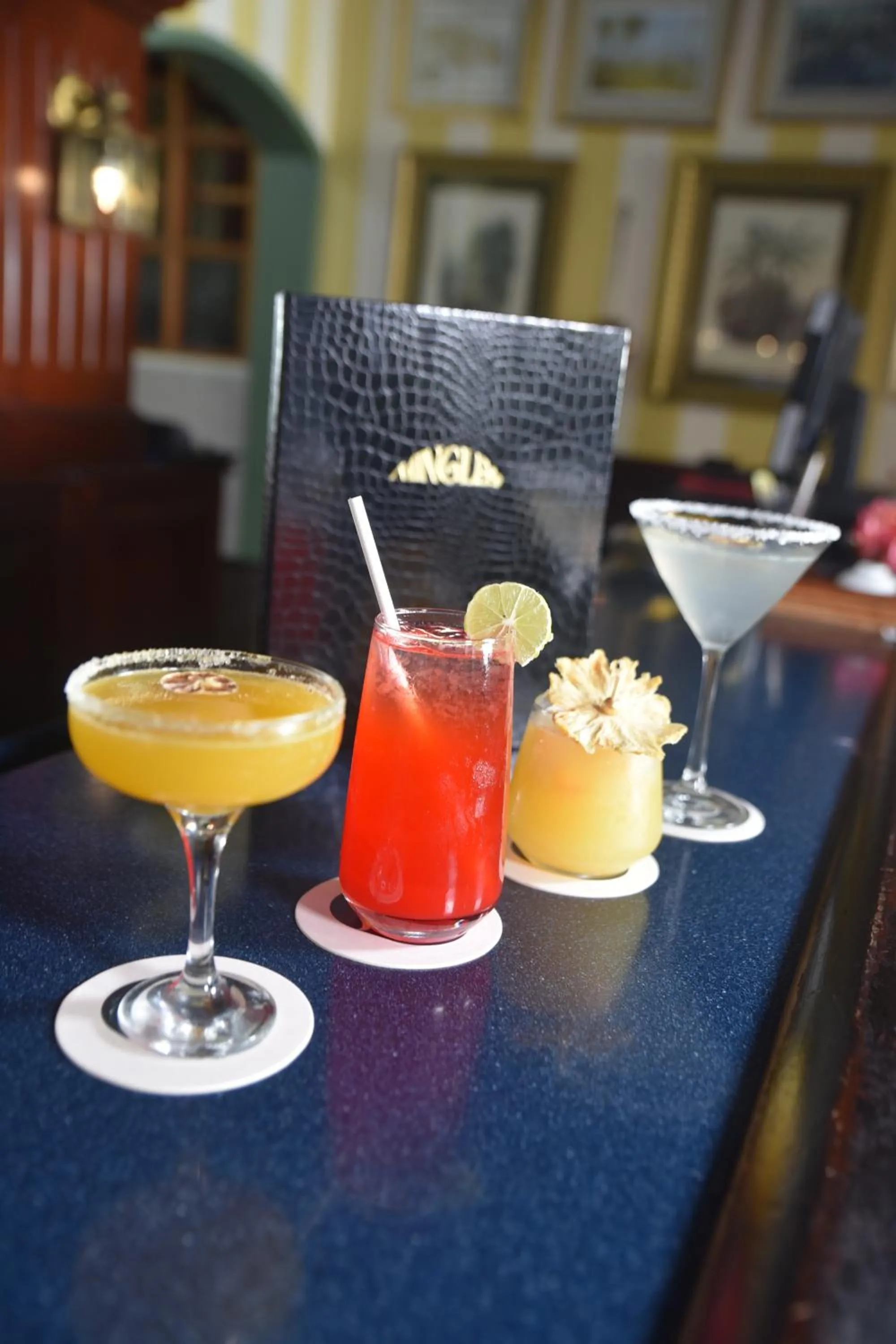 Lounge or bar in Courtleigh Hotel & Suites