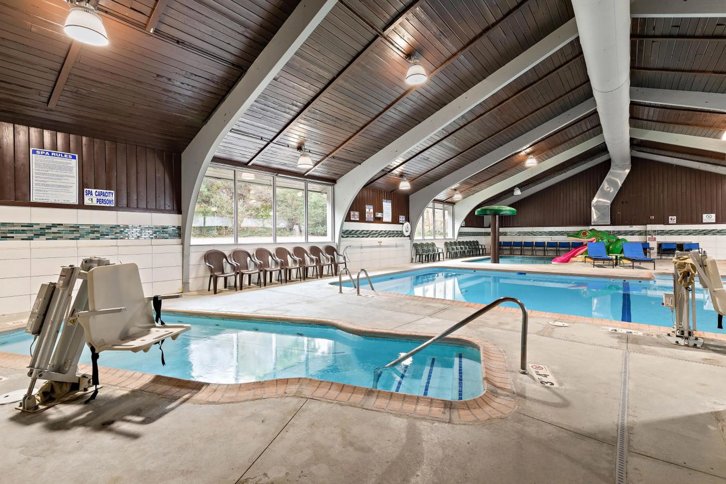 Hot Tub in Rochester Hotel & Suites - Mayo Clinic Area