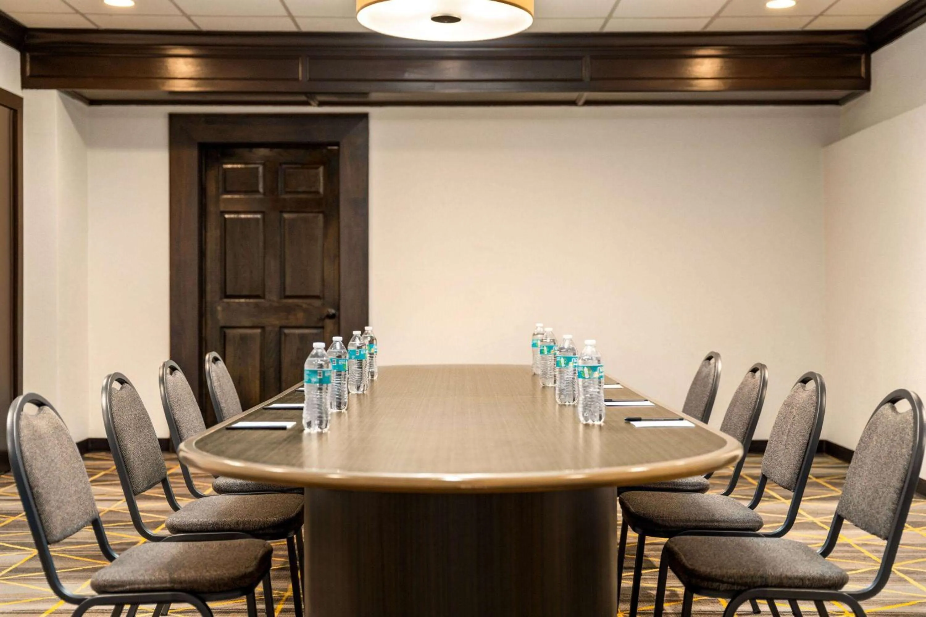 Meeting/conference room in Rochester Hotel & Suites - Mayo Clinic Area