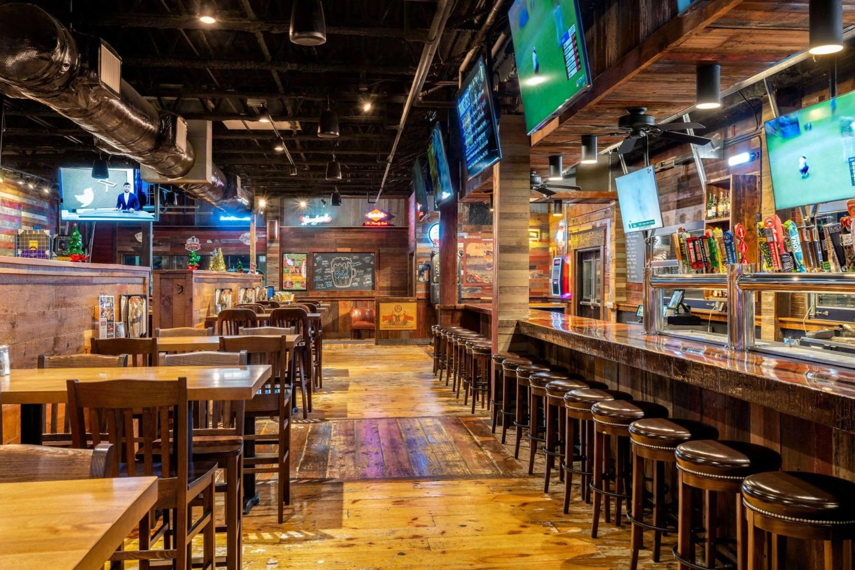 Lounge or bar in Rochester Hotel & Suites - Mayo Clinic Area