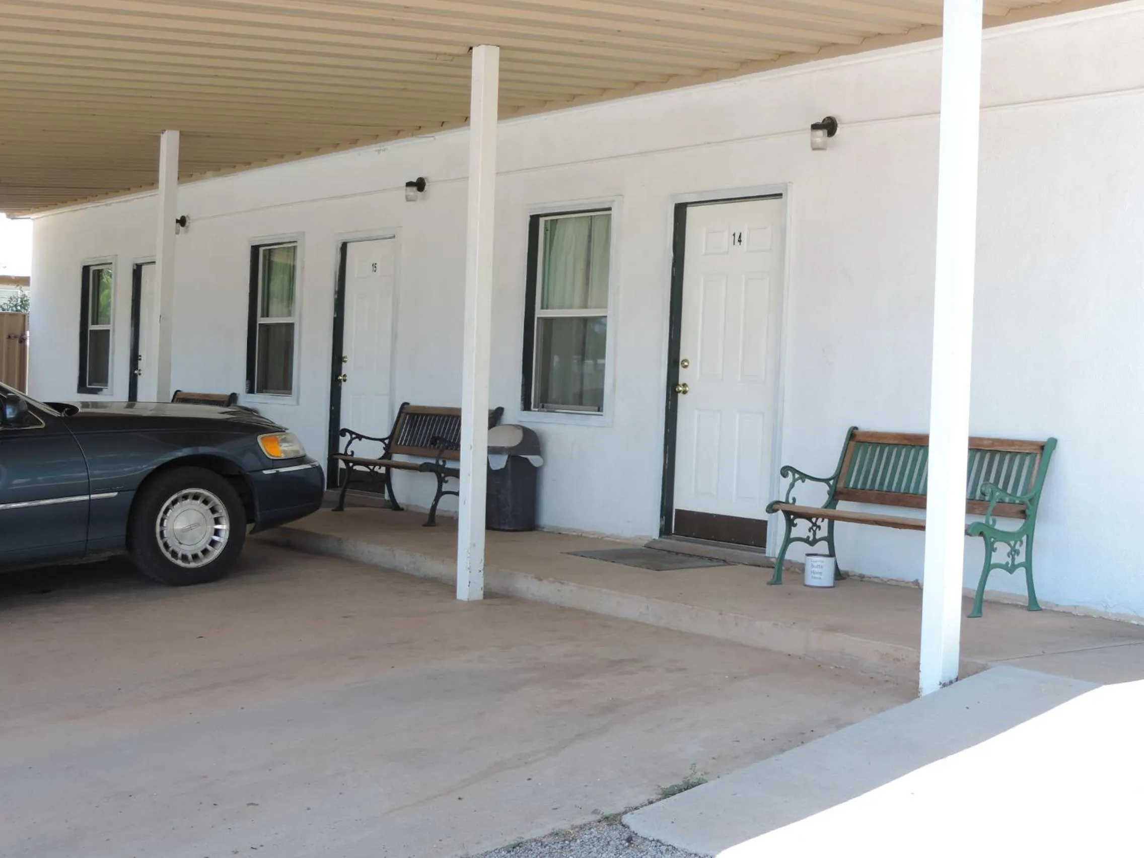 Facade/entrance in Hunters Lodge Motel