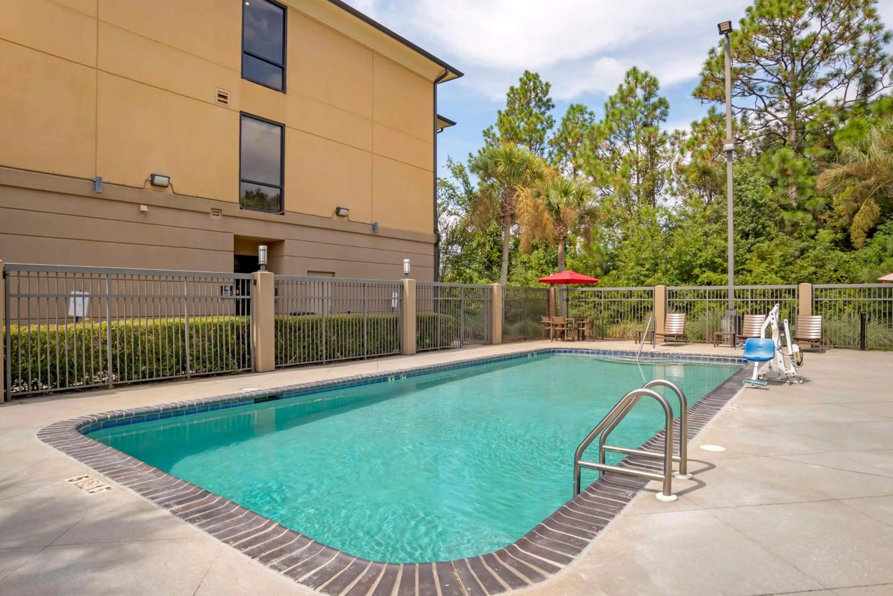 Pool view in Best Western Plus Daphne