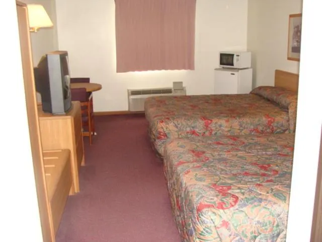 Photo of the whole room, Bed in USA Inns of America
