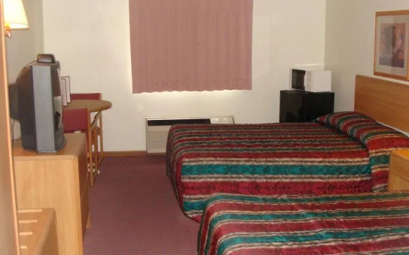 Photo of the whole room, Bed in USA Inns of America