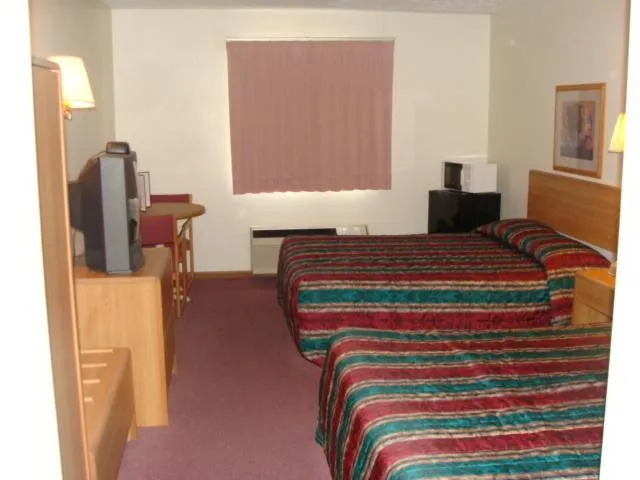 Photo of the whole room, Bed in USA Inns of America