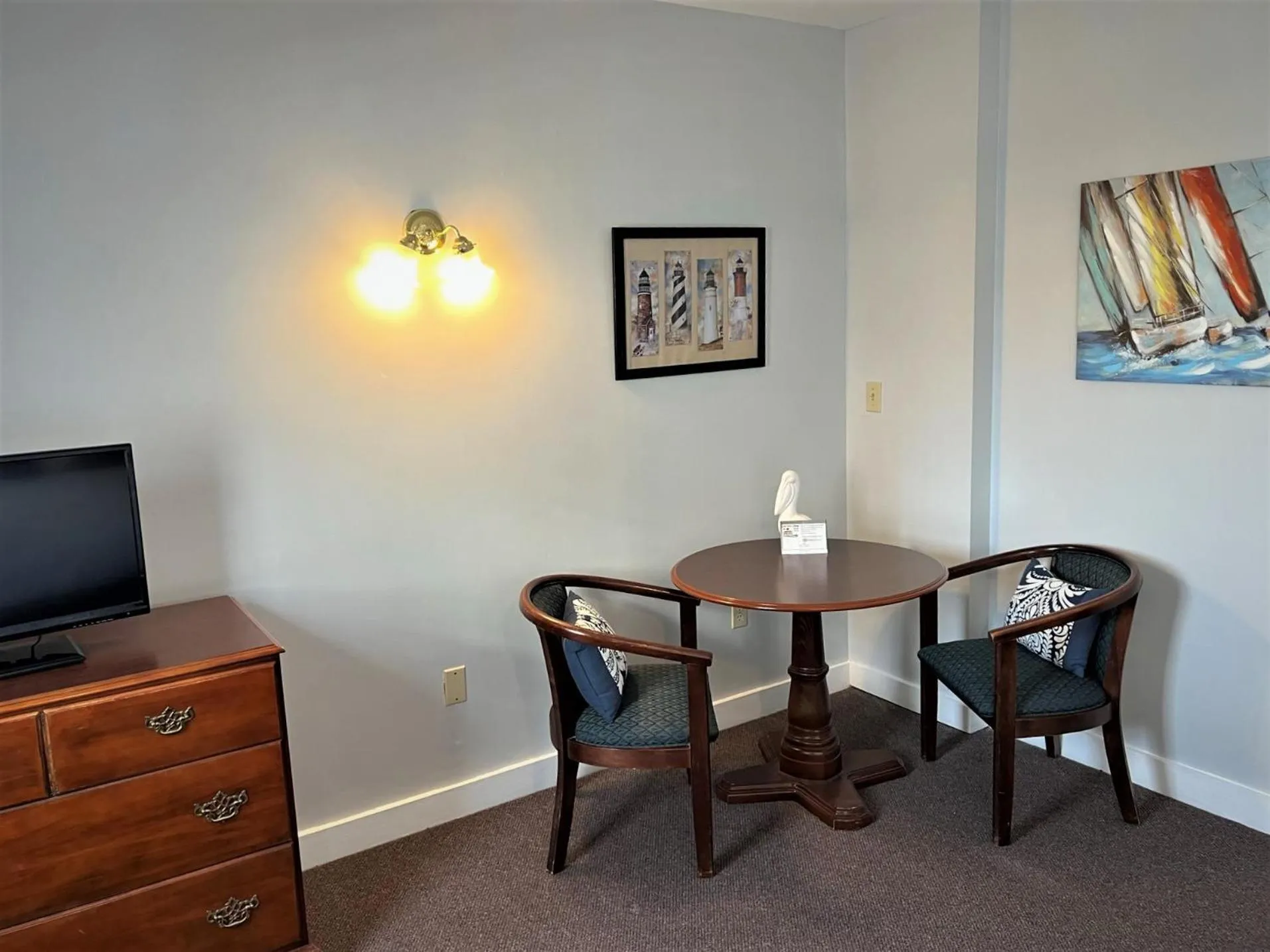 TV and multimedia in Come from Away B&B