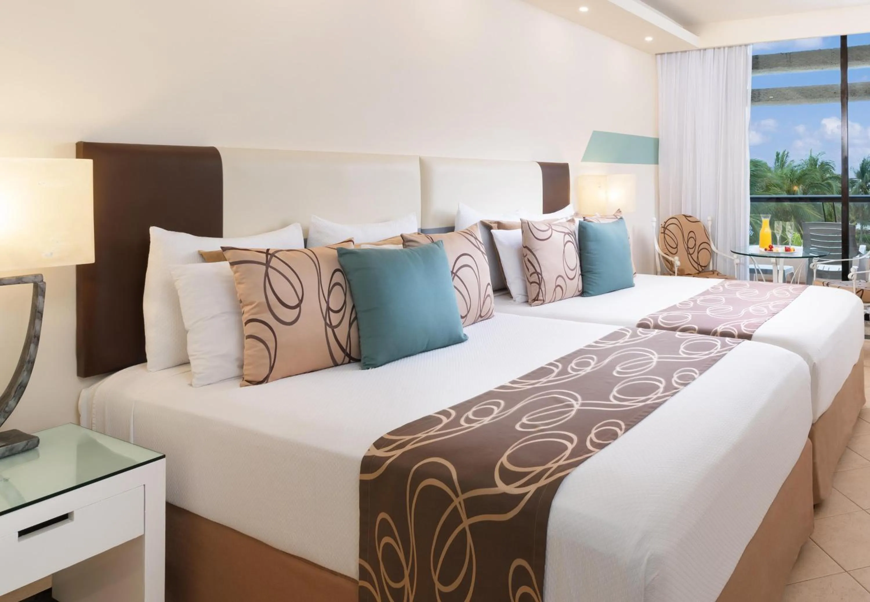 Photo of the whole room, Bed in The Grand Oasis Cancun - All Inclusive