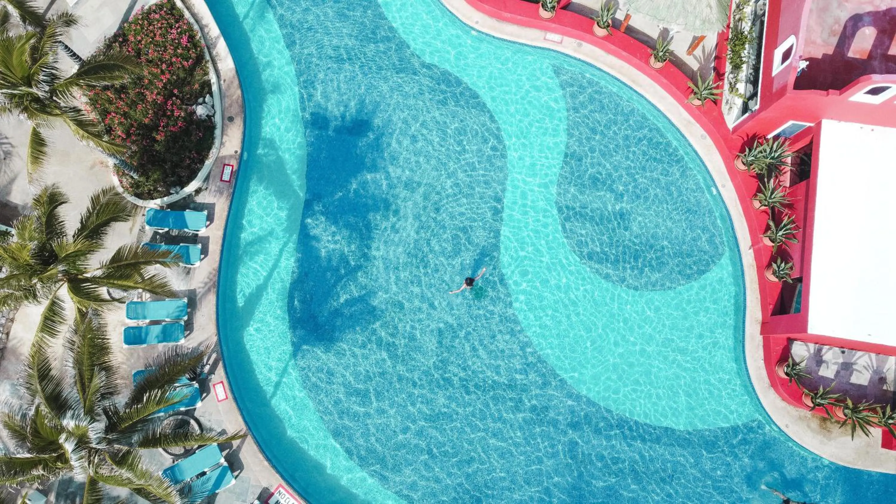 Swimming pool in The Grand Oasis Cancun - All Inclusive
