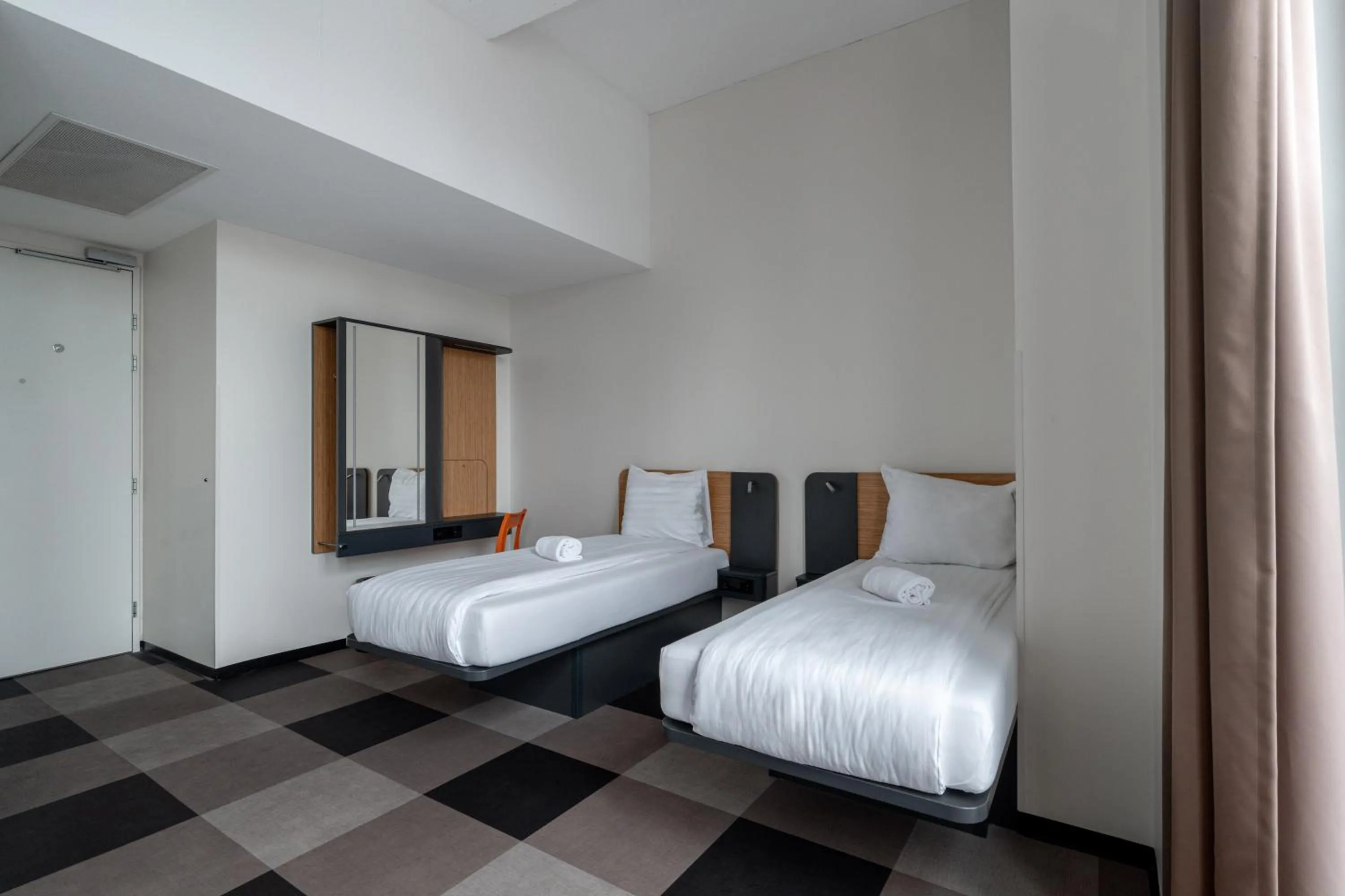 Bedroom, Bed in easyHotel Maastricht City Centre