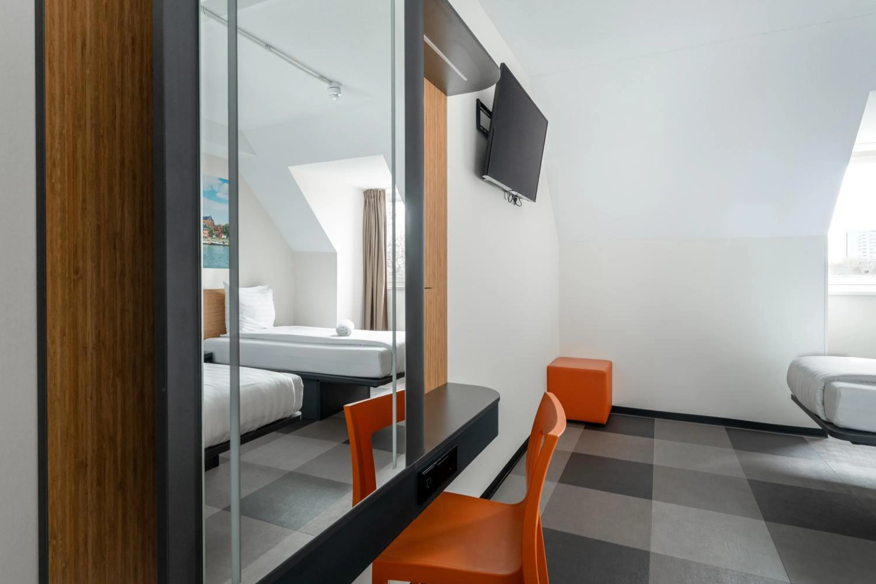 Bedroom, Bed in easyHotel Maastricht City Centre