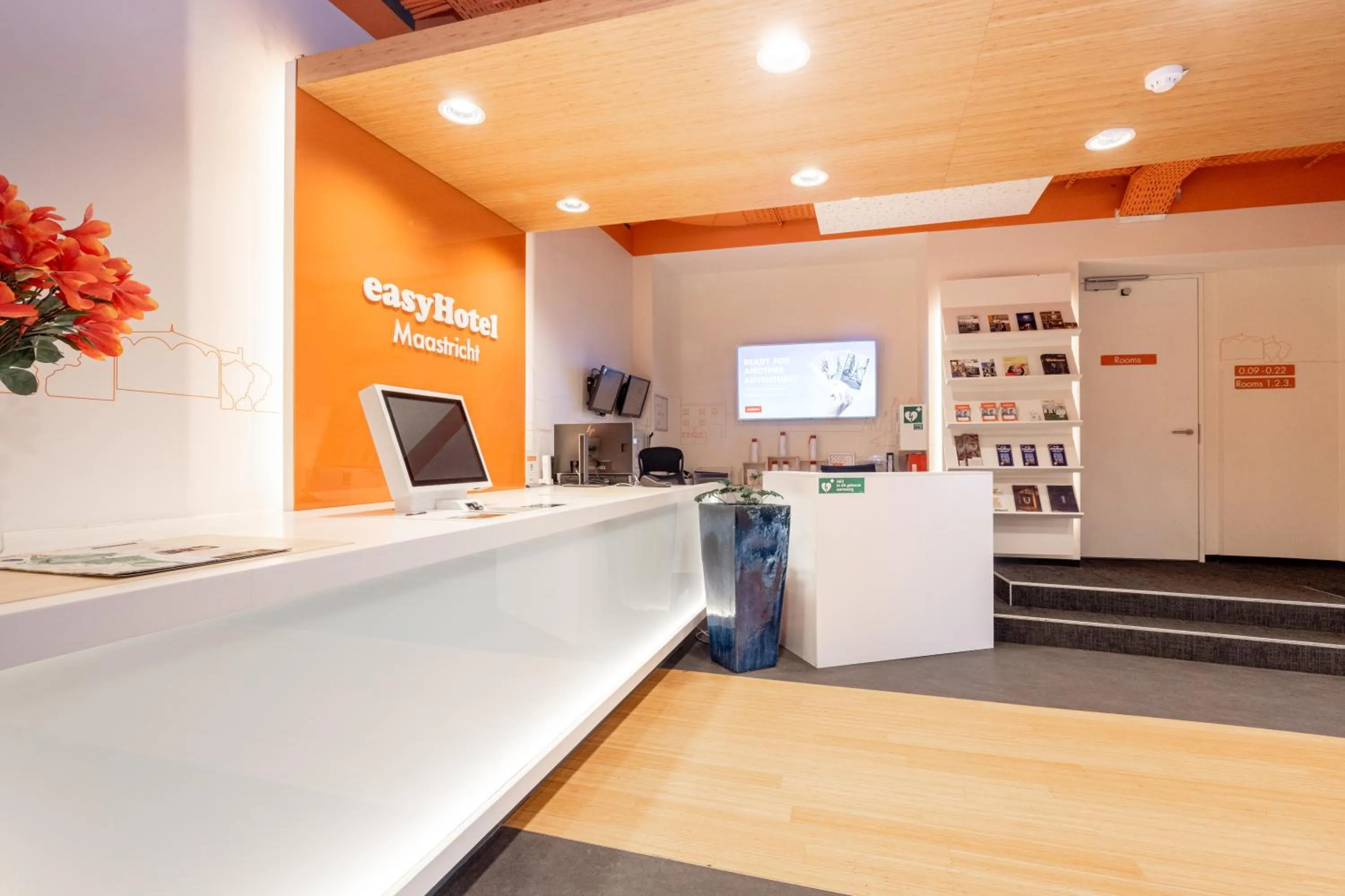 Lobby or reception in easyHotel Maastricht City Centre