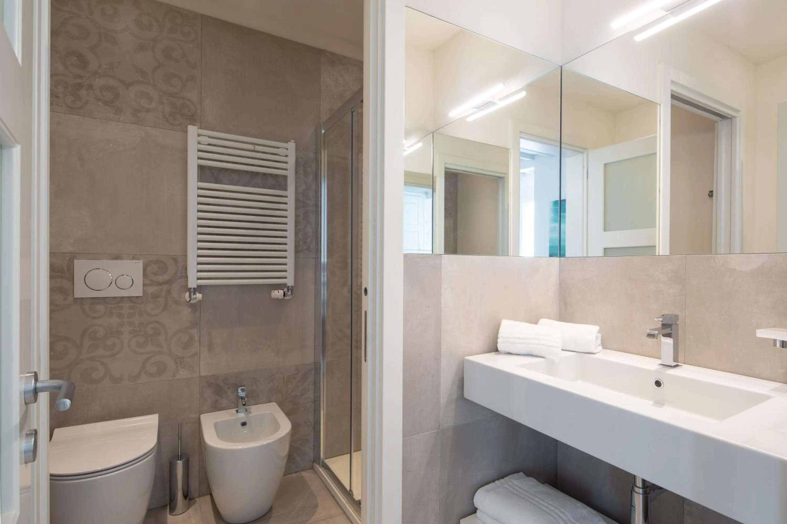 Bathroom in Carapelli Apartments