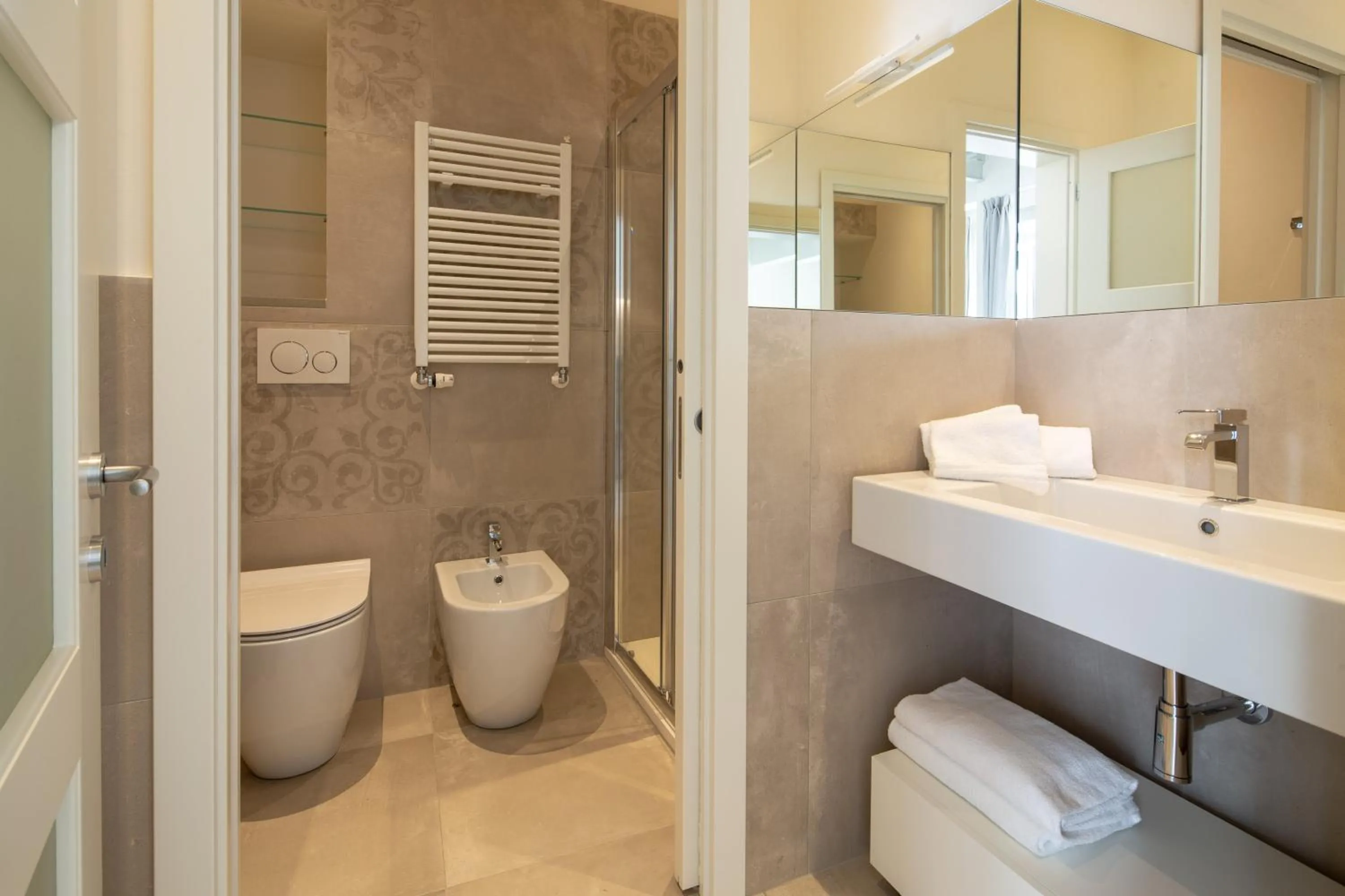 Bathroom in Carapelli Apartments