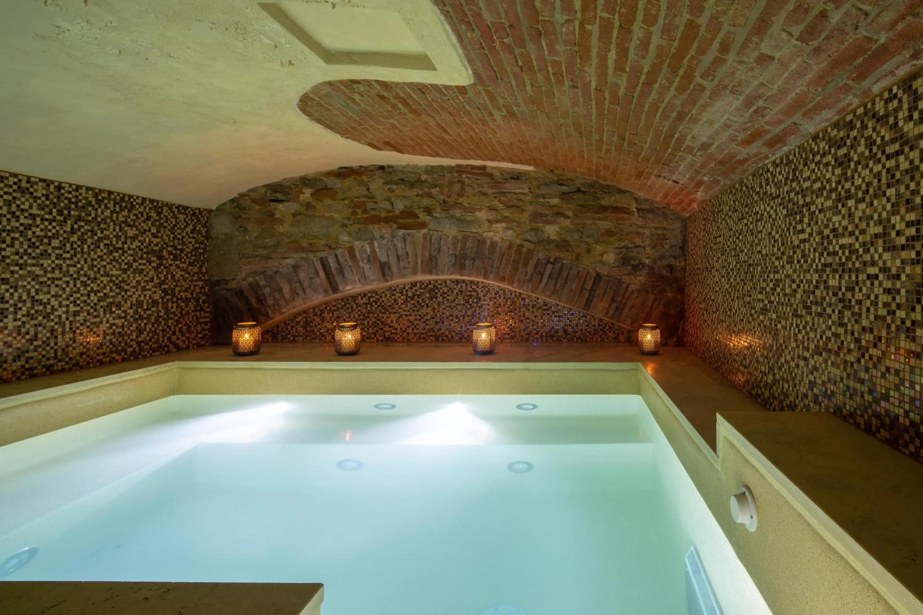 Swimming pool in Carapelli Apartments