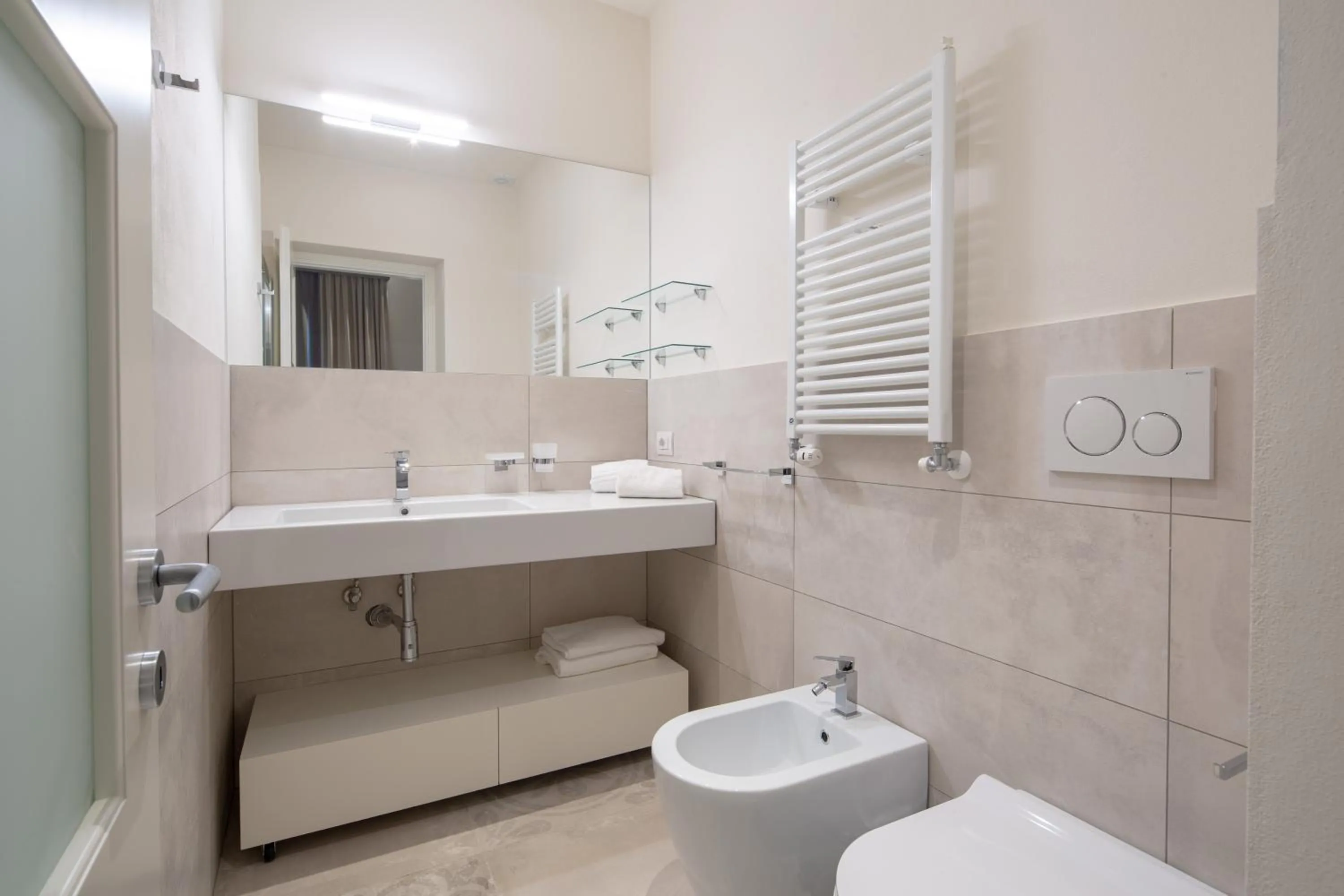 Bathroom in Carapelli Apartments