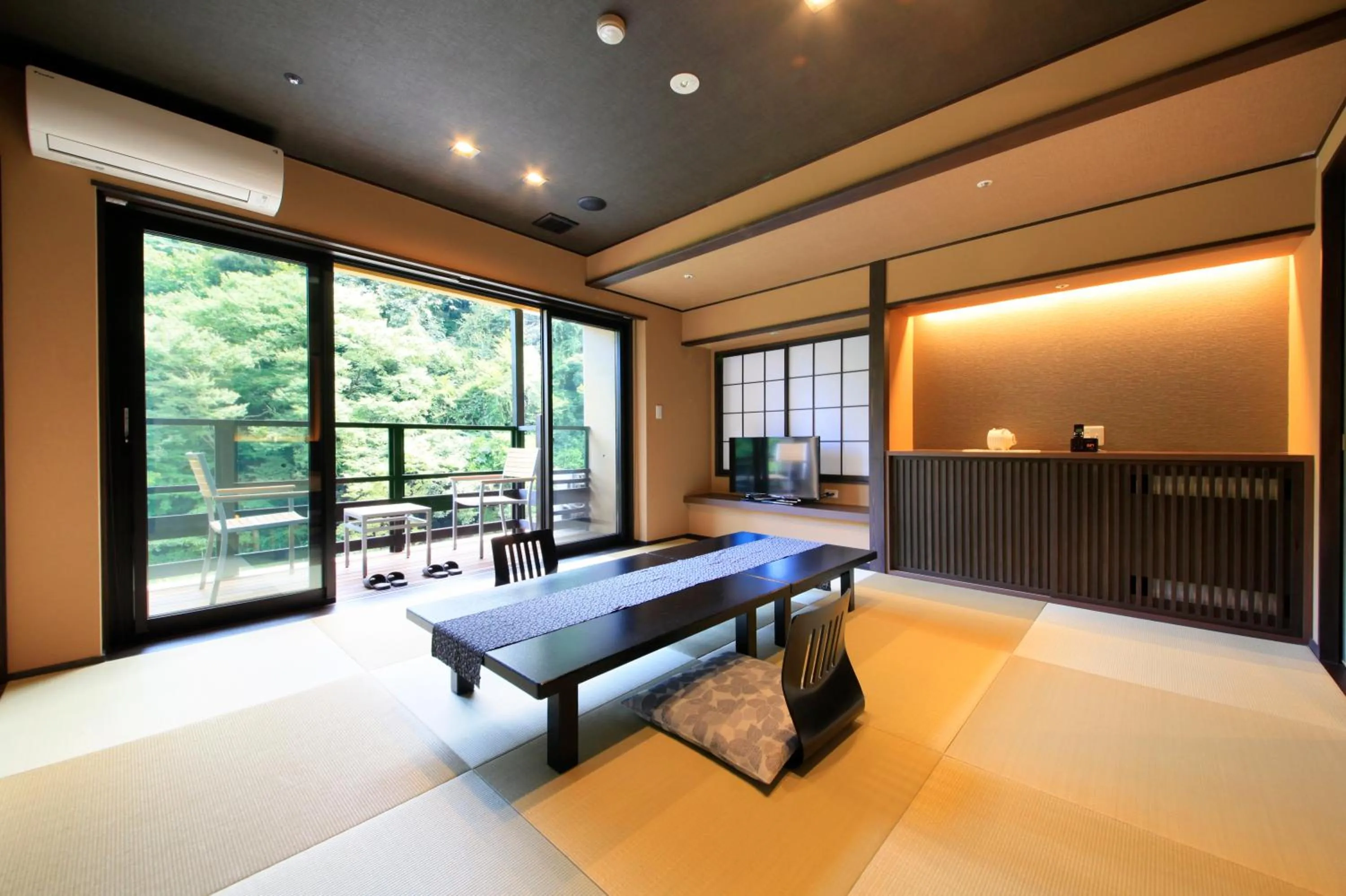 Photo of the whole room in Hakone Suimeisou