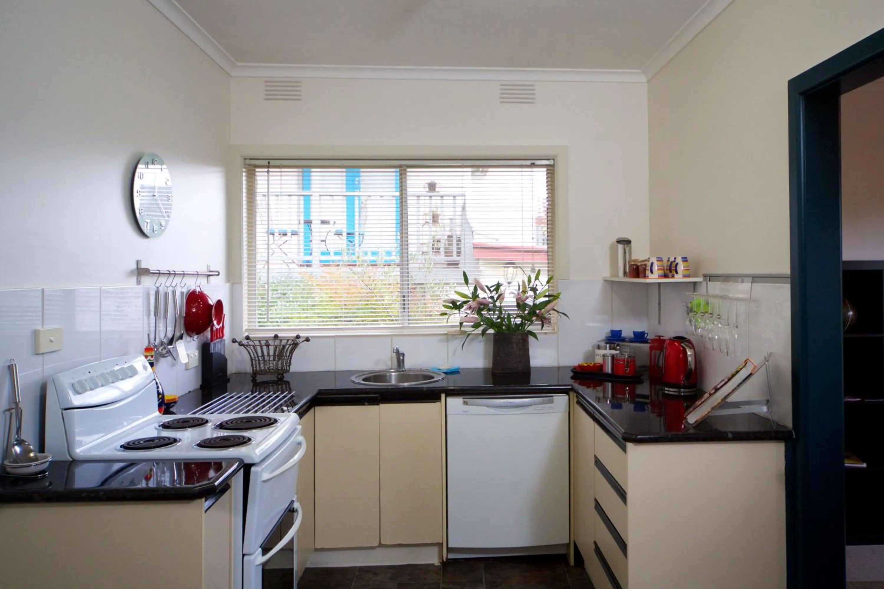Kitchen or kitchenette in Healesville Apartments